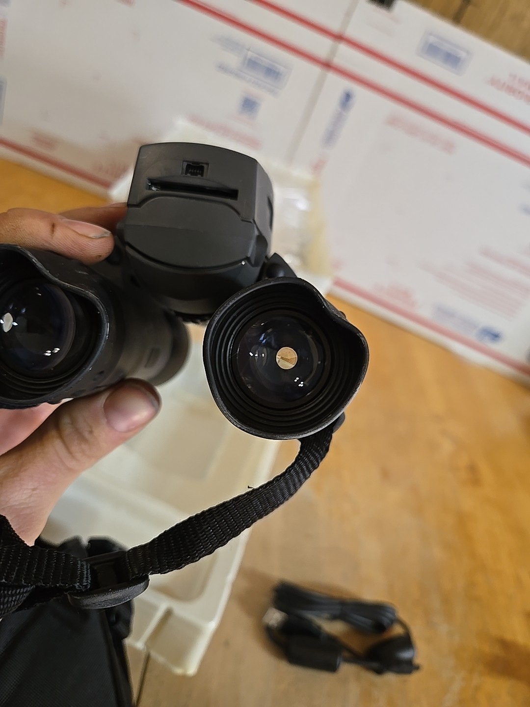 Simmons CaptureView 8x42 Binoculars and Digital Camera Model 822218