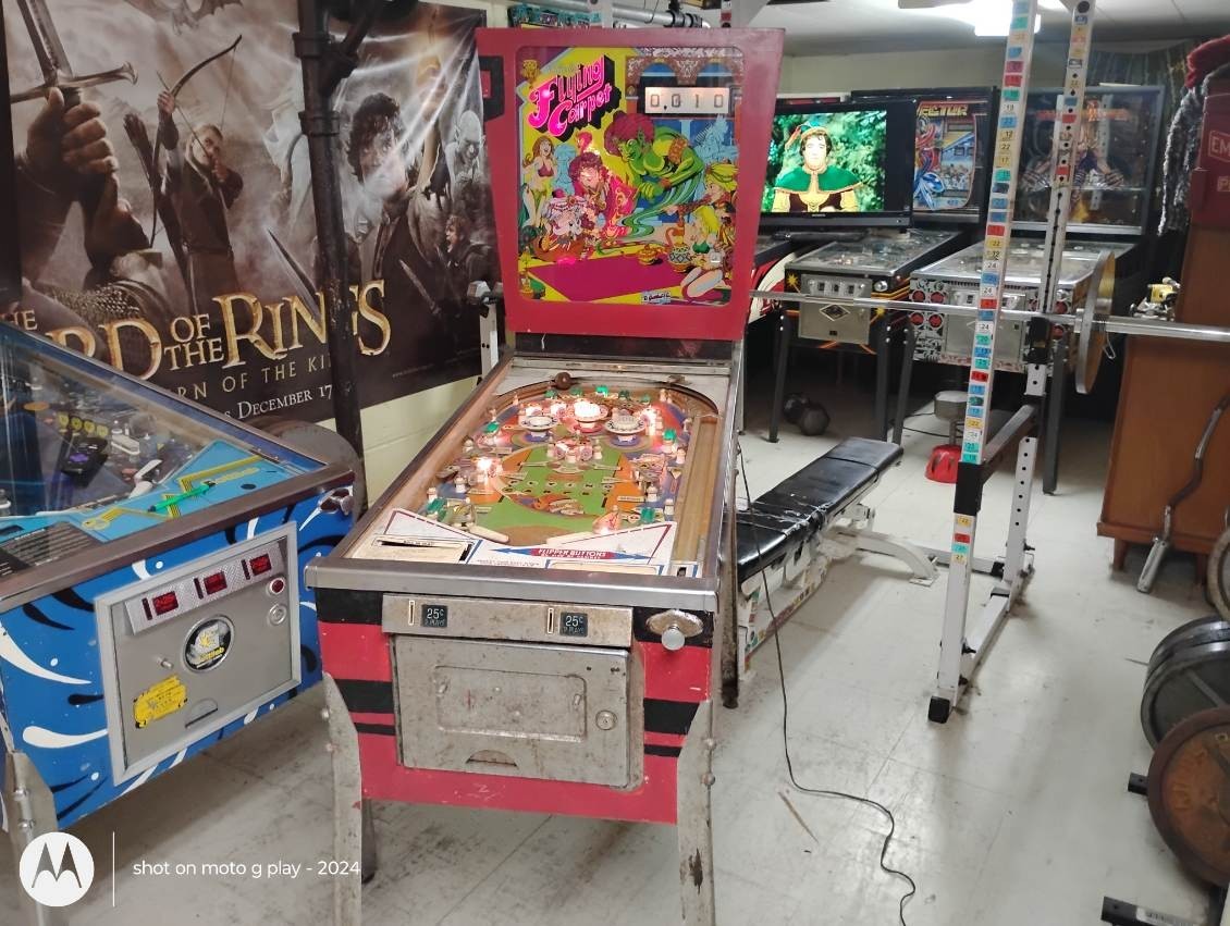 Flying Carpet Wedge Head Pinball Machine By Gottlieb.