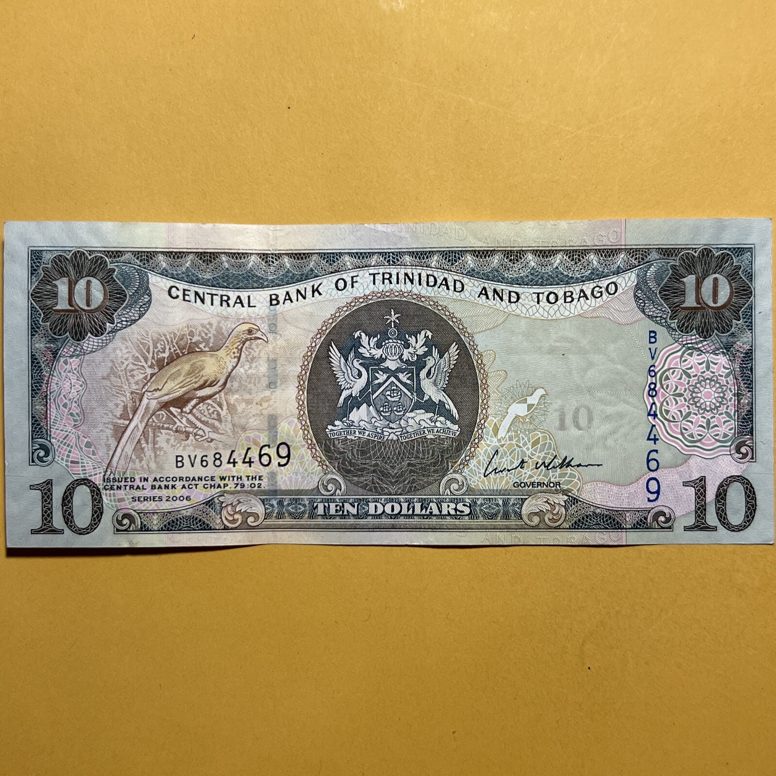 Trinidad and Tobago Ten Dollars Circulated Paper Money - Dated 2006 - Sign 5