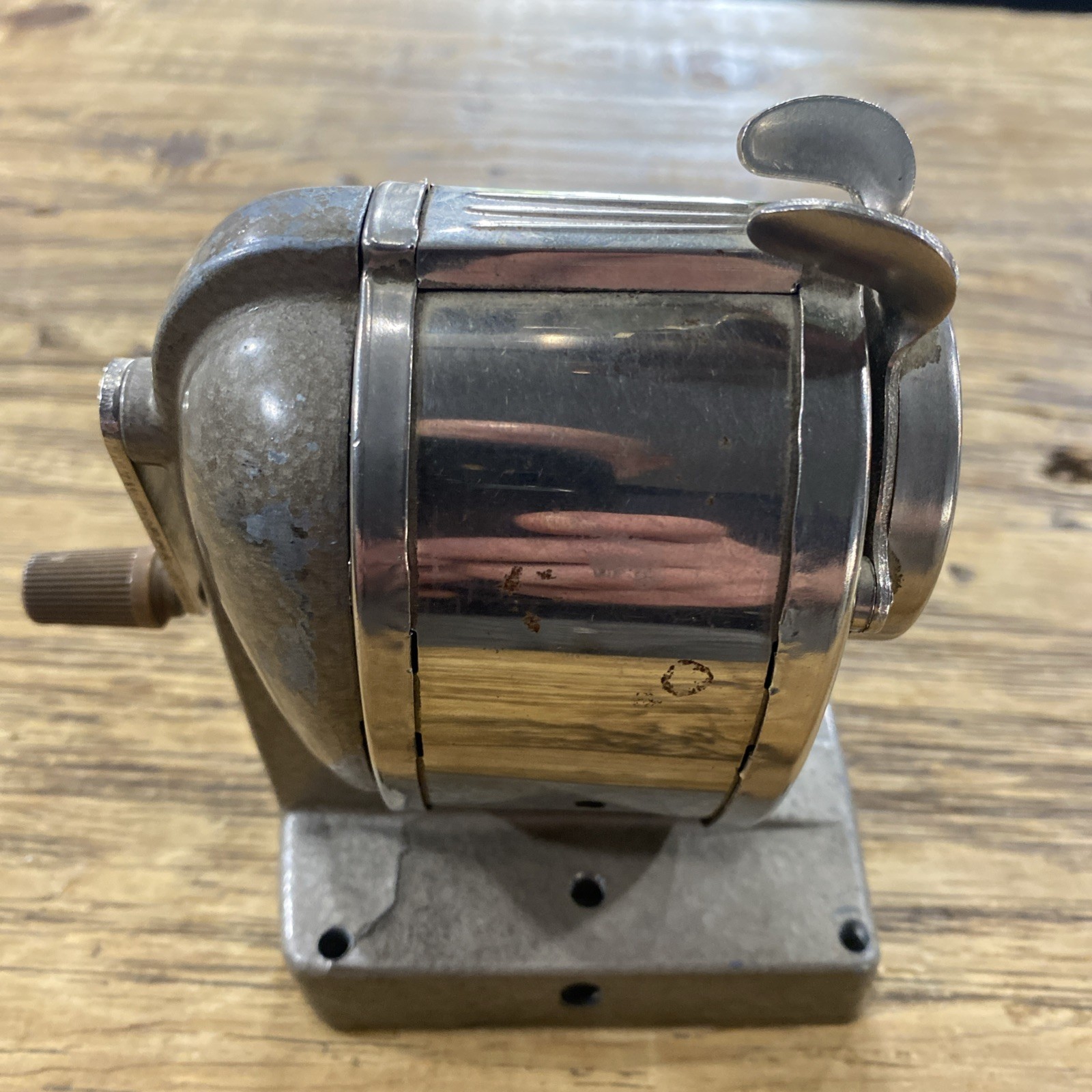 Vintage Boston Vacuum Mount Self-Feeder Manual Table Mount Pencil Sharpener