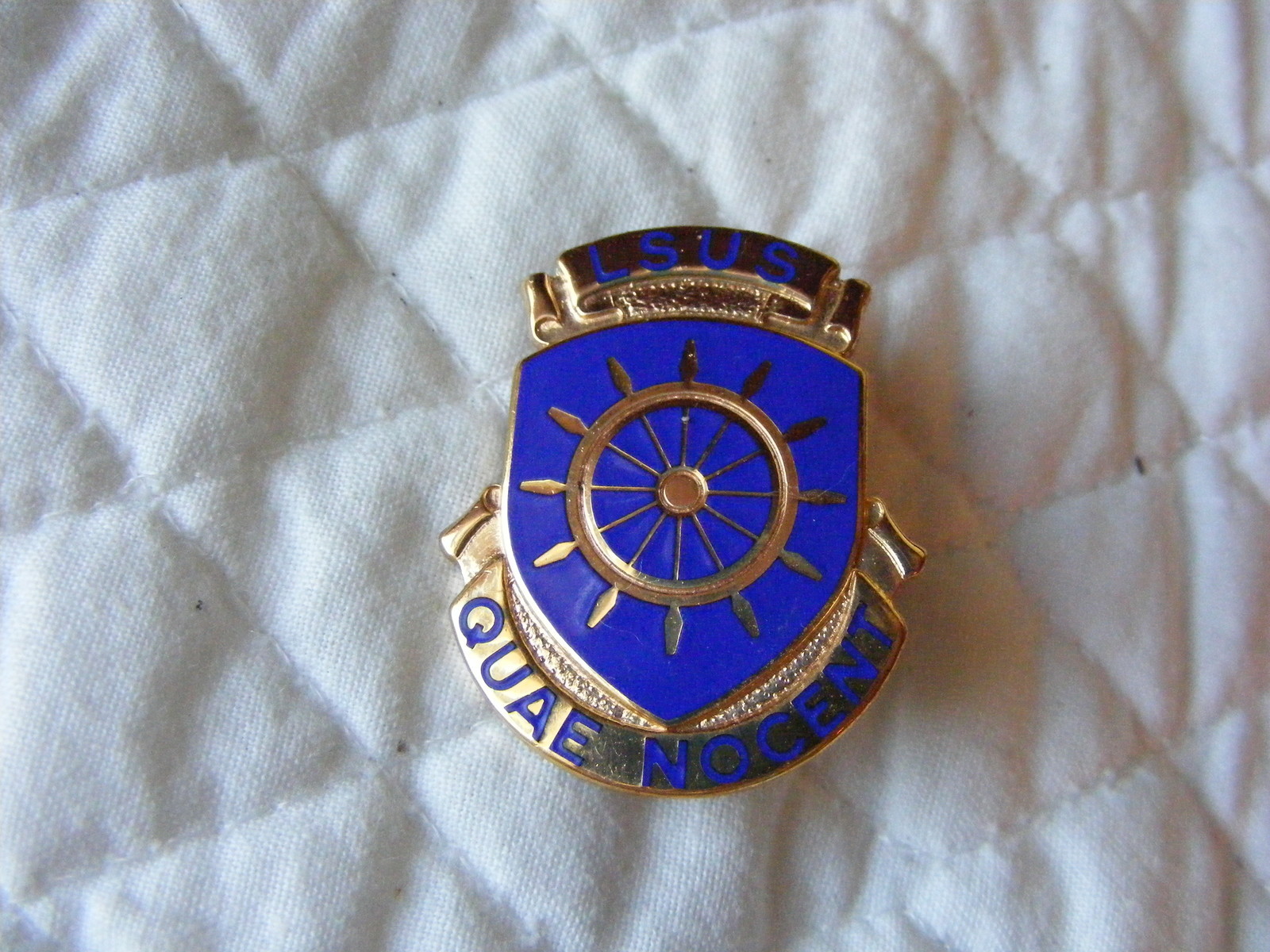 LSUS QUAE NOCENT DI Crest Insignia Medal Badge