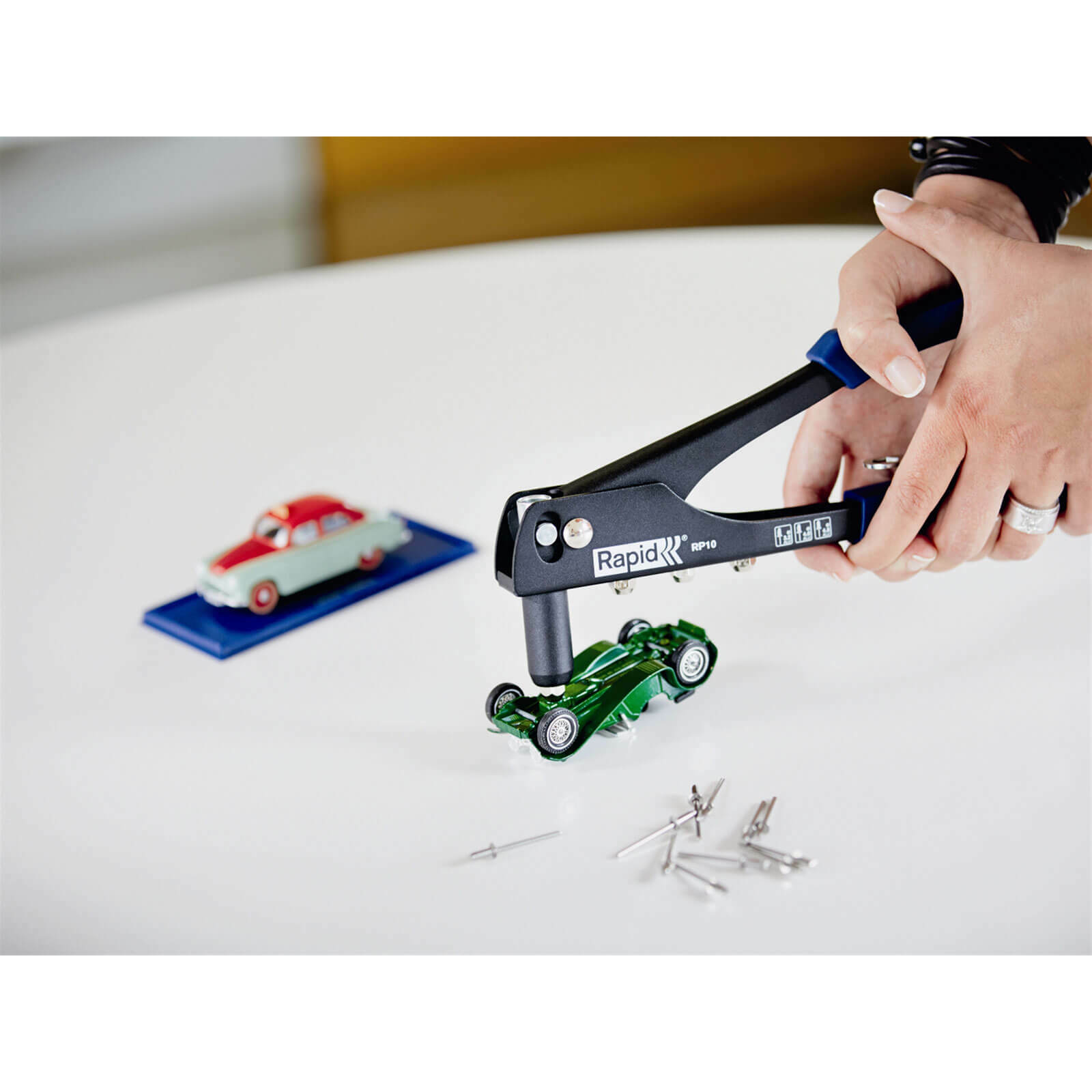 Rapid RP10 Riveter and 100 Assorted Rivets
