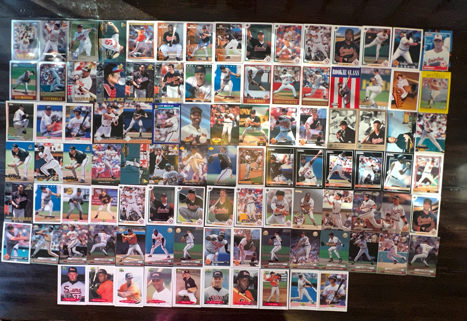 Baltimore Orioles Lot of 100 Cards Near Mint/Mint Lot #34 Through the Years