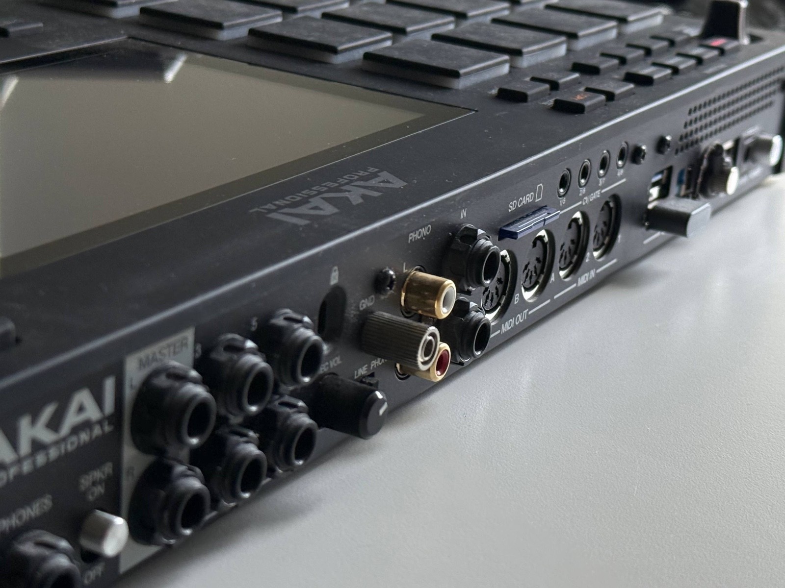 akai mpc live 2