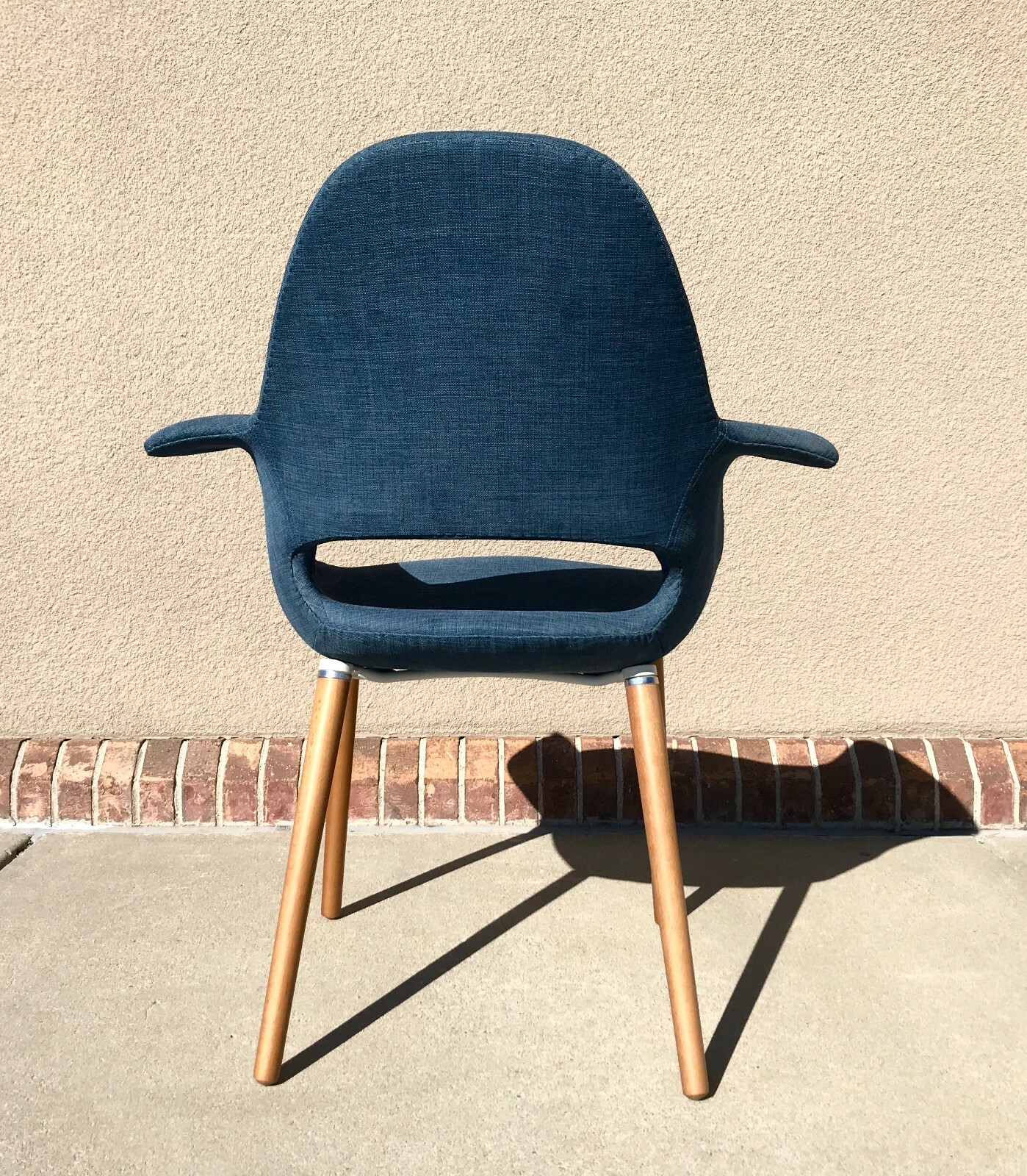 Modern Upholstered Fabric Dining Room Armchair With Wood Legs Blue