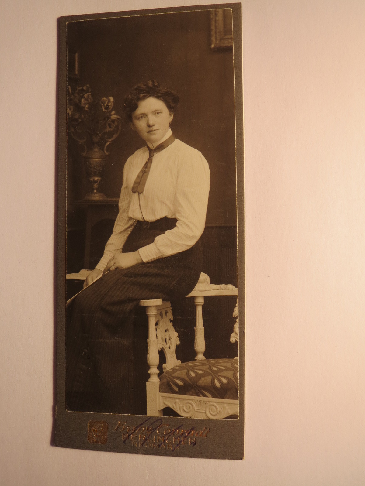 Berlinchen Neumark - 1911 - seated young beautiful woman - backdrop / CDV