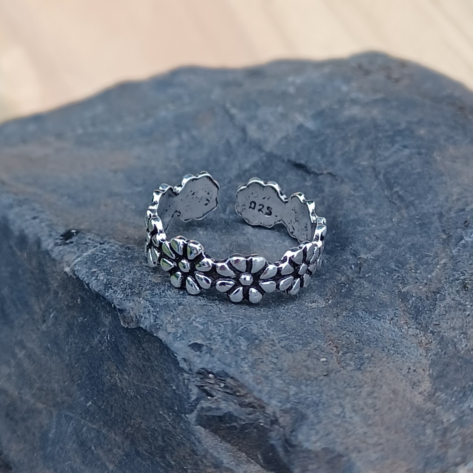 Adjustable Sterling Silver Funky Flowers Toe Ring