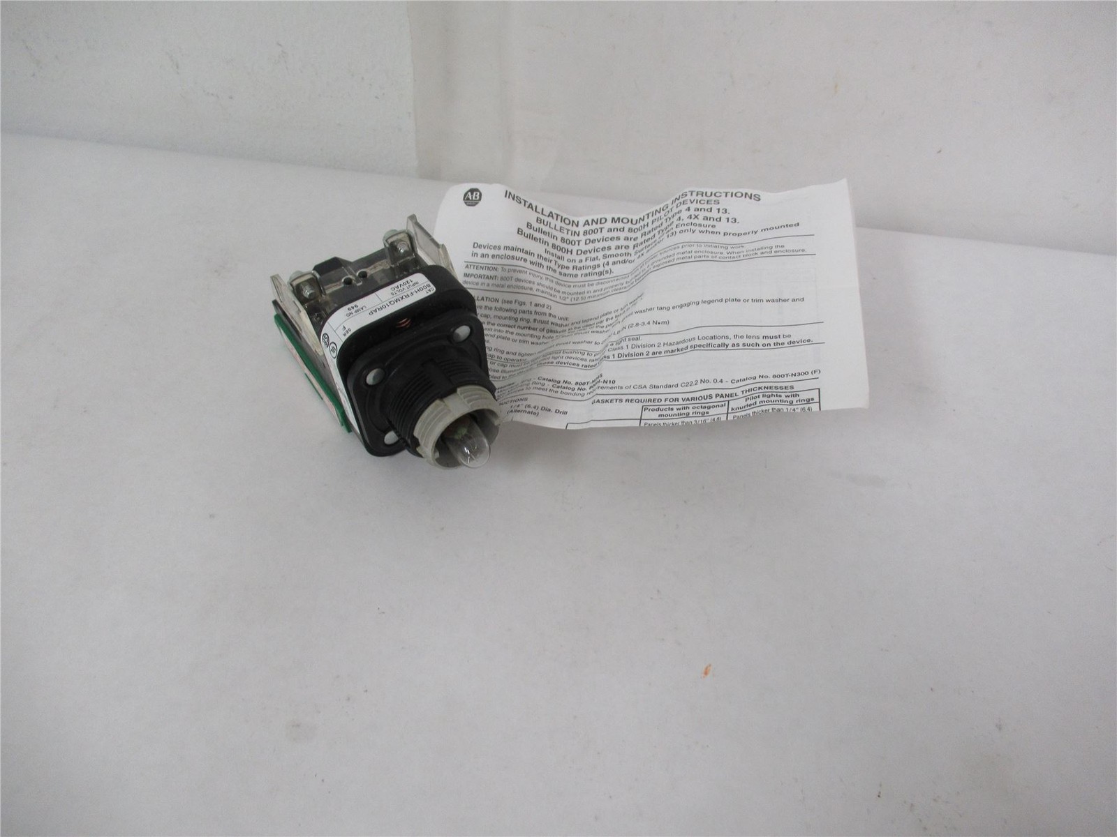 249979 New-Incomplete; Allen-Bradley 800H-FRXMQ10RAP Pushbutton Switch 120VAC