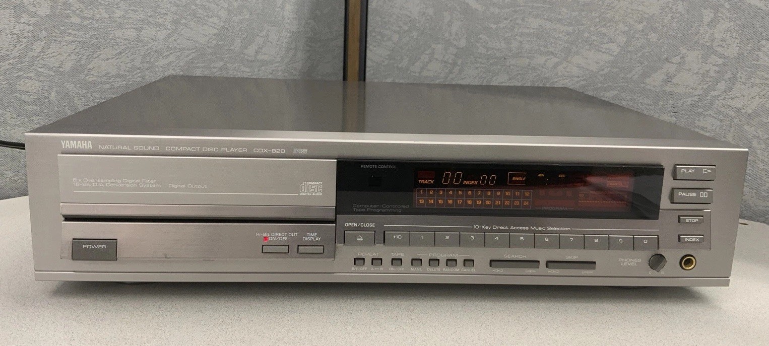 Yamaha CDX-820 Natural Sound Compact Disc Player -fort Parts Or Repair No Remote