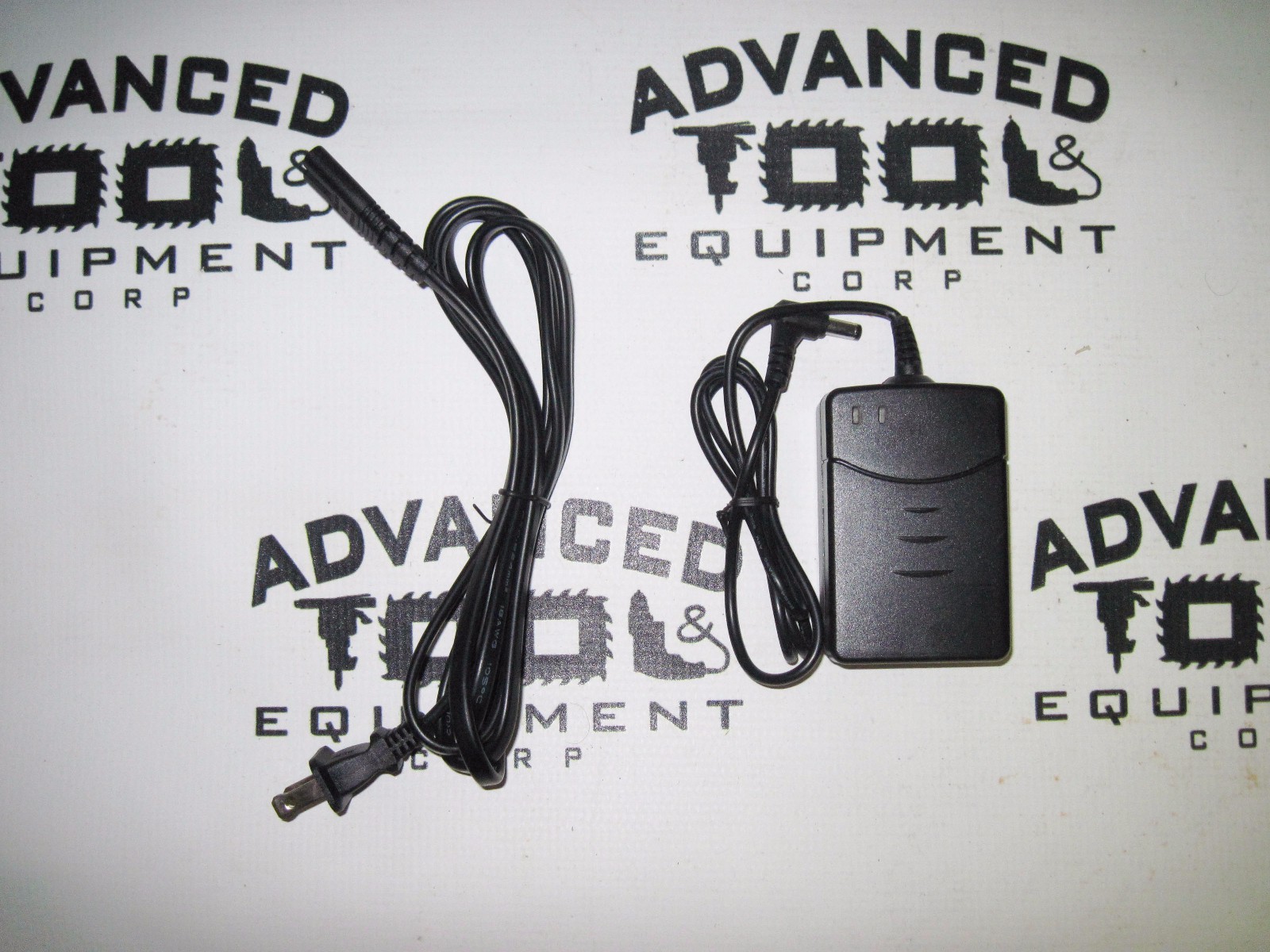 USA Seller! New South NC-10B Quatro NI-MH Battery Charger AC 100-240V / DC 8.5V