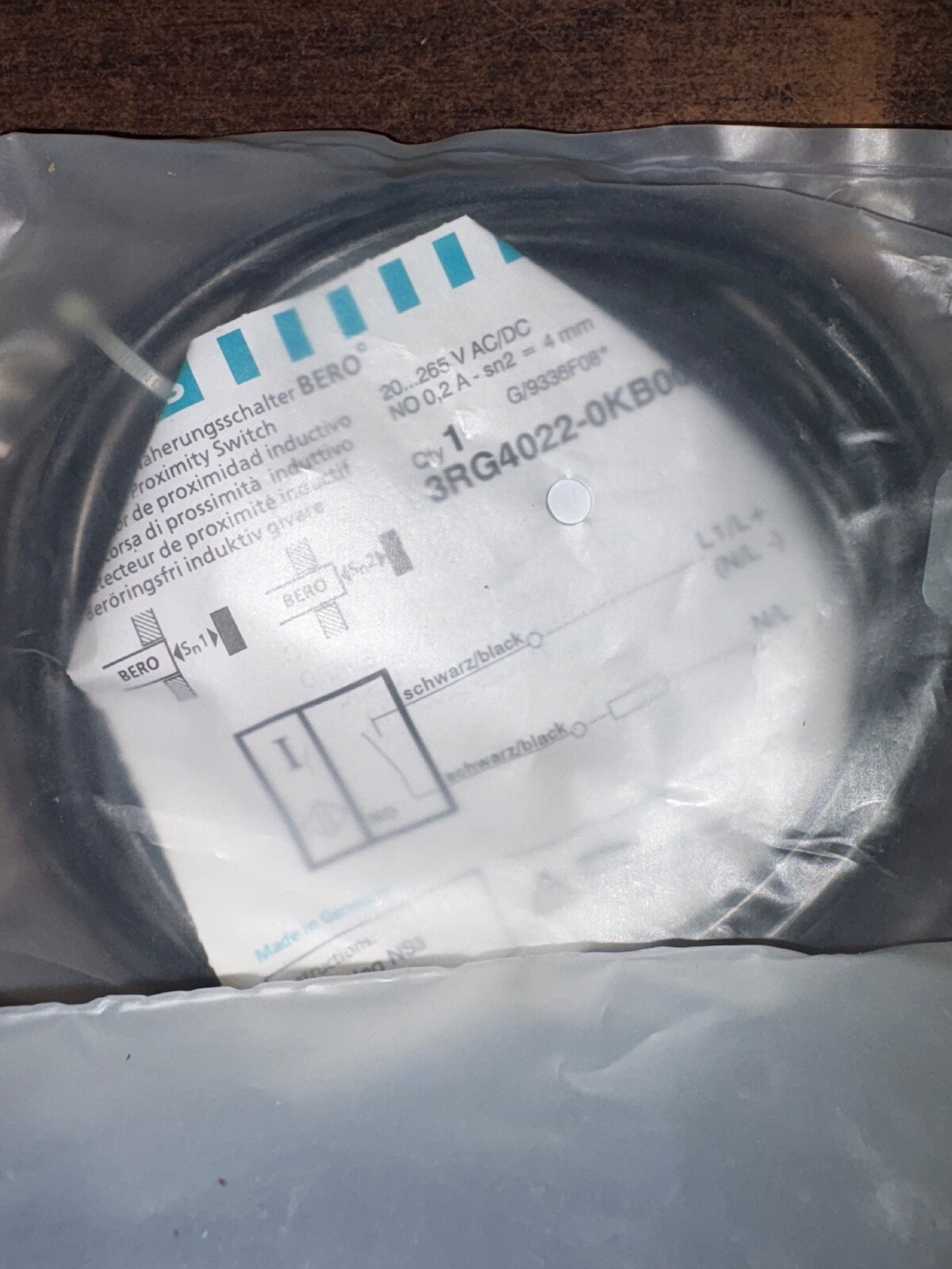 NEW SIEMENS 3RG4022-0KB00 PROXIMITY SENSOR B109