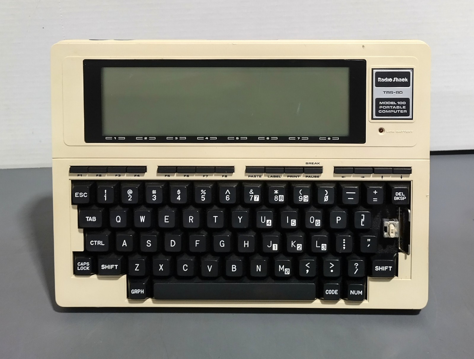 RadioShack TRS-80 Model 100 Battery-Powered Portable Computer - Untested