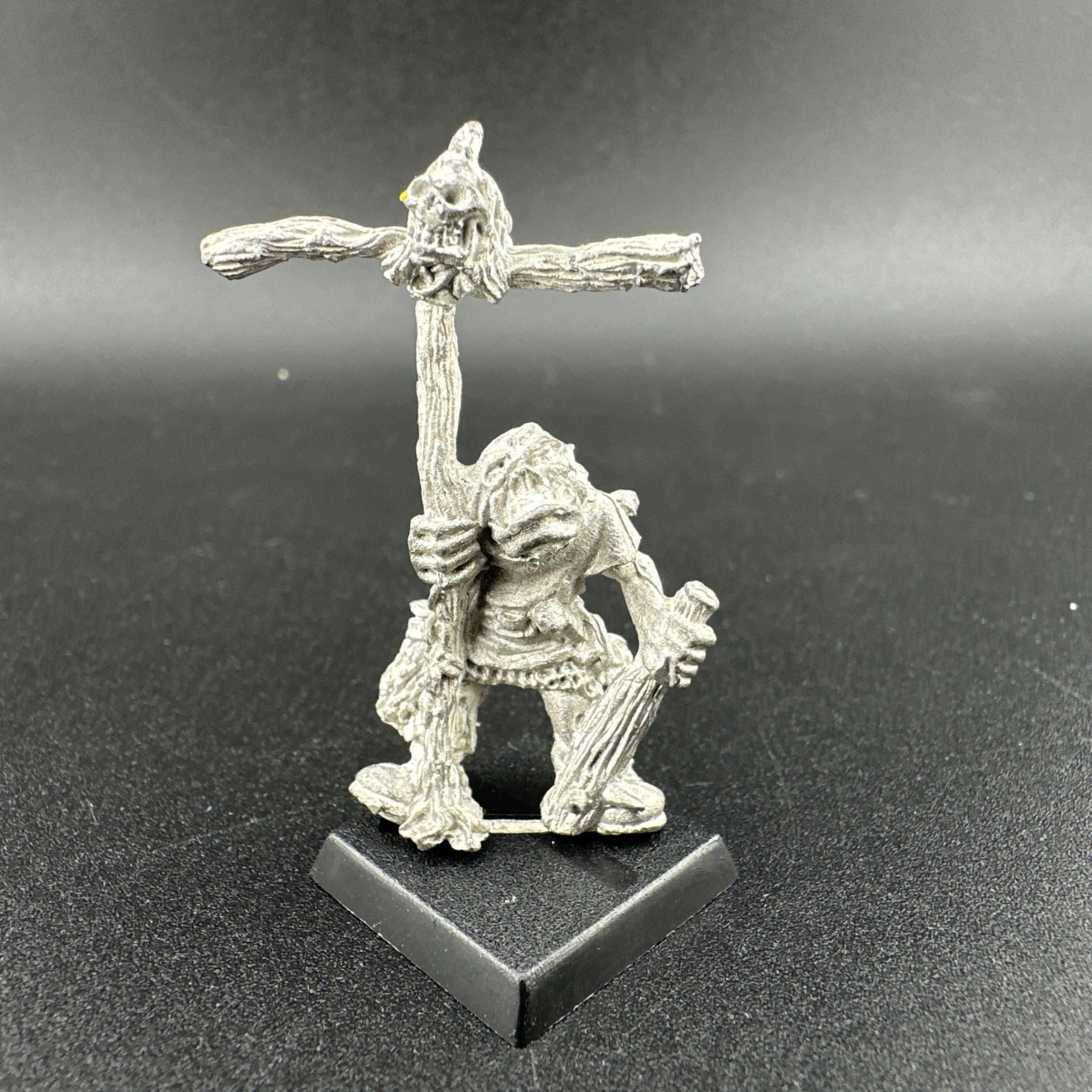 Warhammer Fantasy: Orcs & Goblins- Harboth’s Orc Standard (Metal) 25A2263