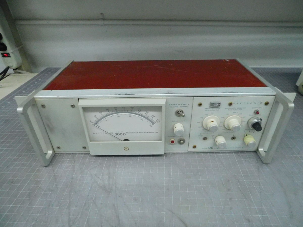 DAYTRONIC 300D DRASDUCER AMPLIFIER WITH STRAIN GAUGE MODULE M7168