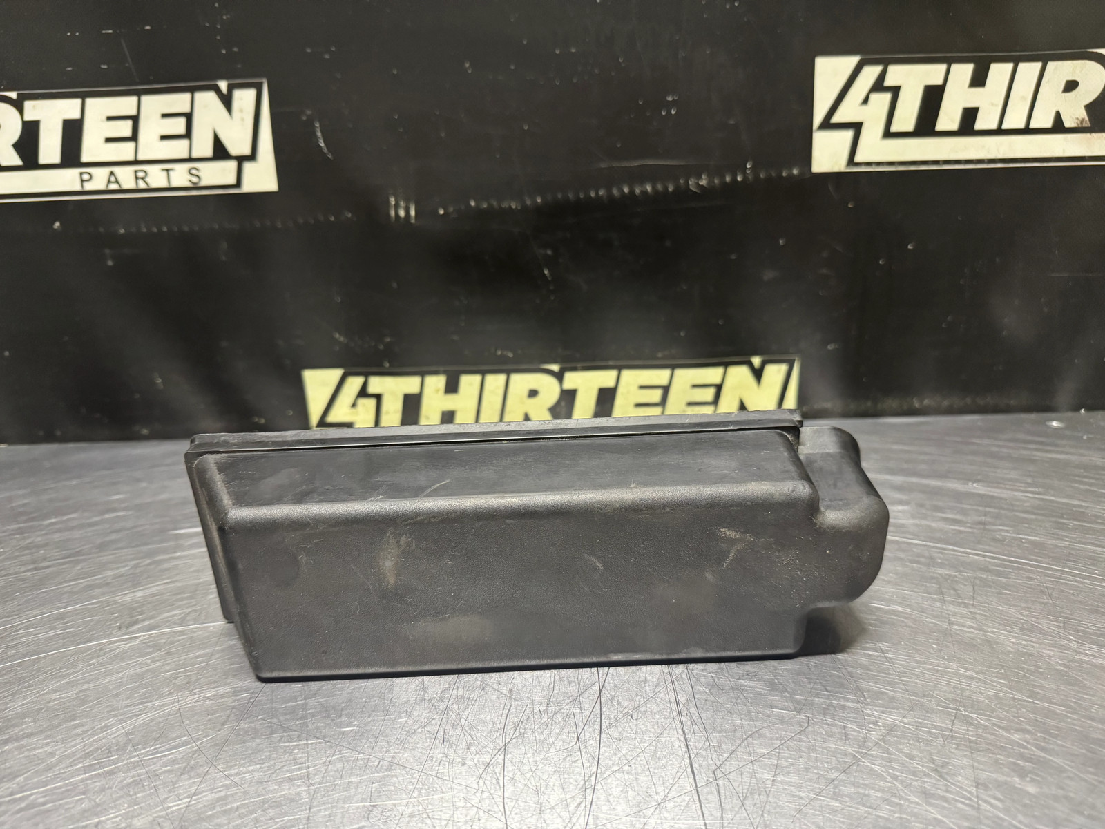 2004 PONTIAC GTO PCM BRACKET COVER 92117908 OEM #N572