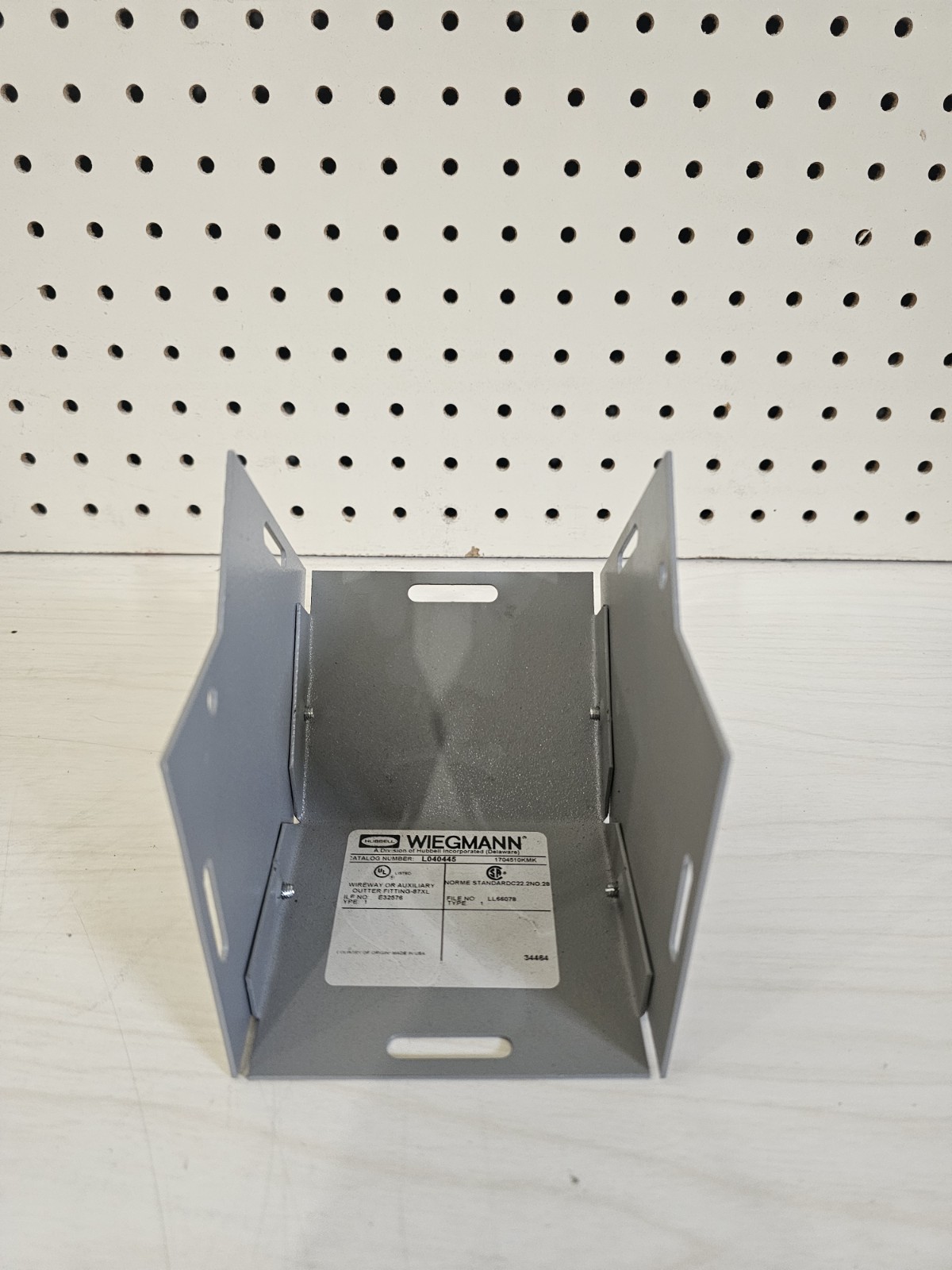 Brand New Open Box Hubbell Wiegmann Lay-In Wireway 45 Degree Elbow ANSI-61 Gray