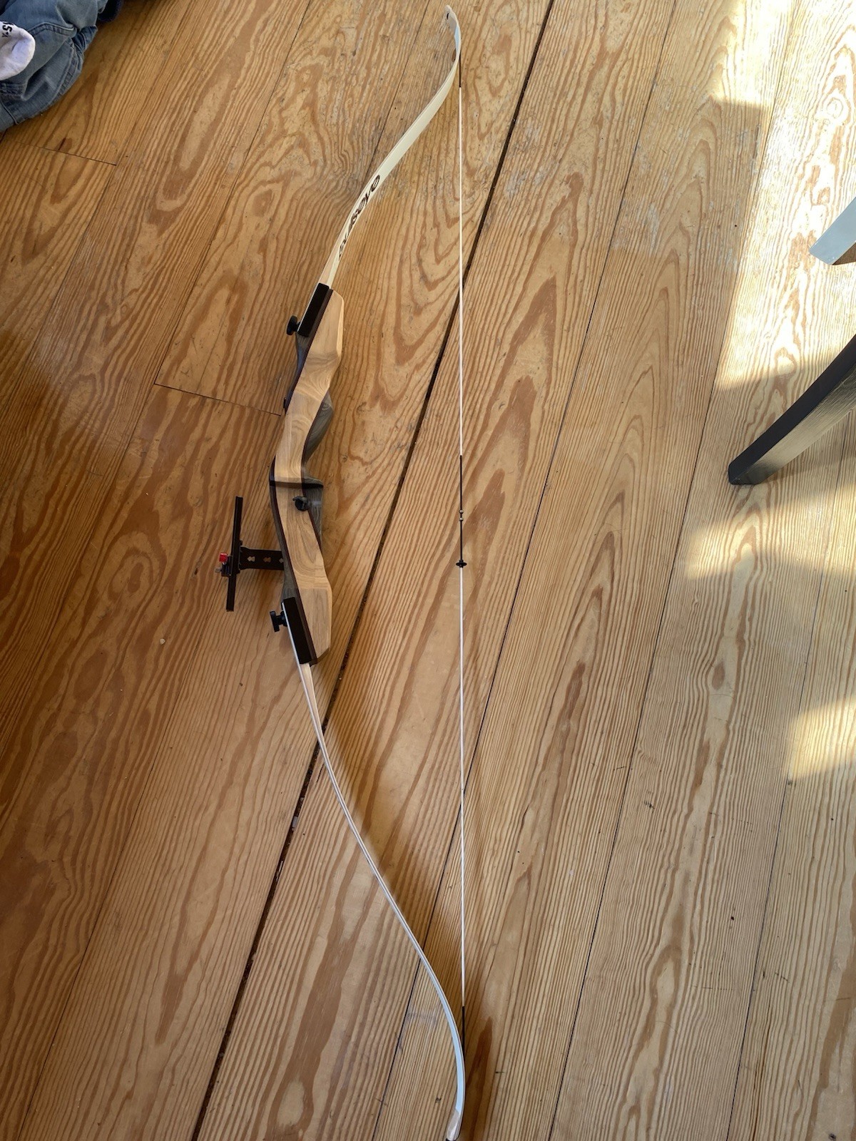Galaxy Bullseye Recurve Bow 62in 29lbs Right Hand Wood Riser White Limbs