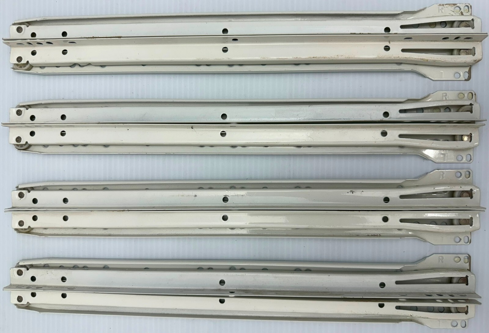 o'o'o . 18 inch DRAWER SLIDES . . 4 PAIR . . Bottom Mount