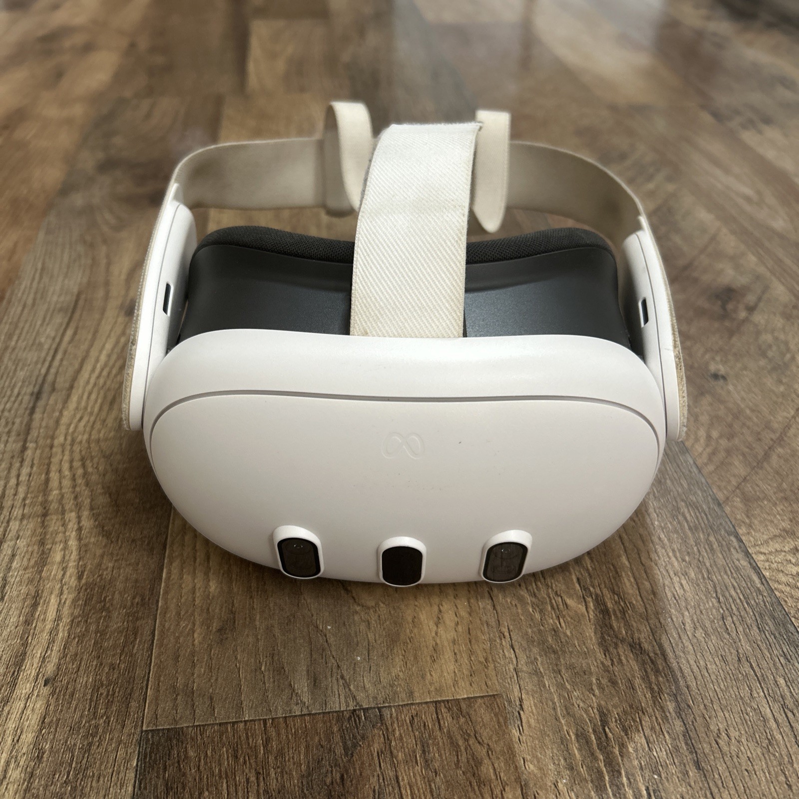 Meta Oculus Quest 3 - 128GB  - Headset ONLY -
