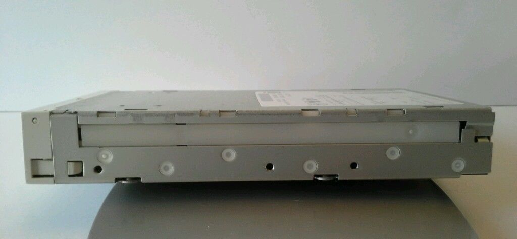 ONE - Iomega Zip100 Internal Desktop Z100ATAPI Zip Drive - Beige ATAPI IDE Z100