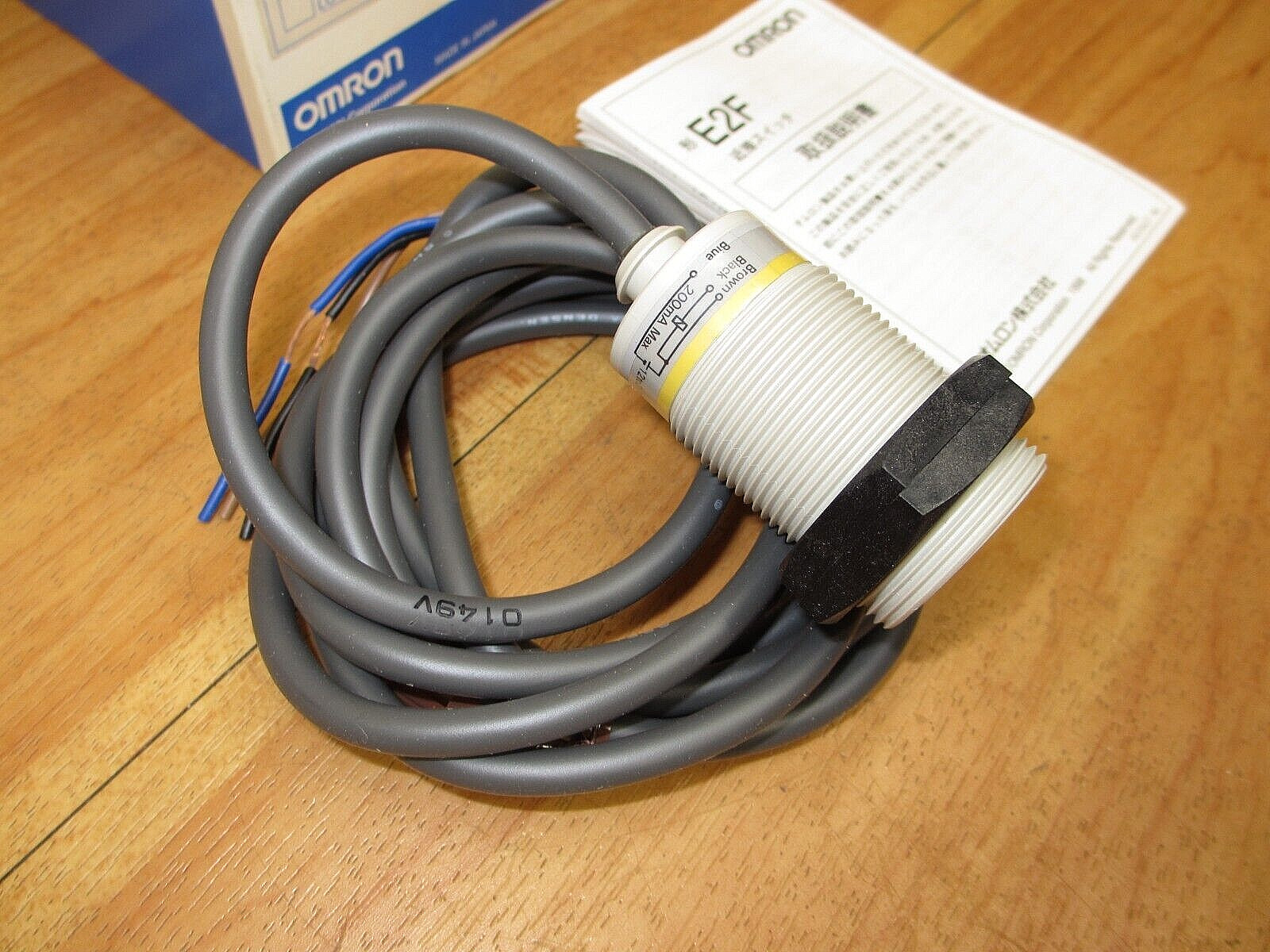Omron E2F-X10E1 *NEW* Proximity Switch Sensor **USA SHIP**
