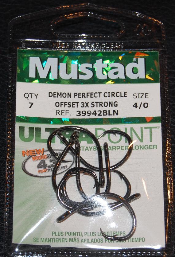 7 Mustad 39942BLN Ultra Point Size 4/0 3X Strong Demon Circle Hooks 39942BLN-40