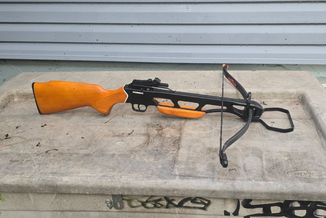 Pistol Crossbow w/ Stock Black/Brown Grip 50lb Draw Ambidextrous Target