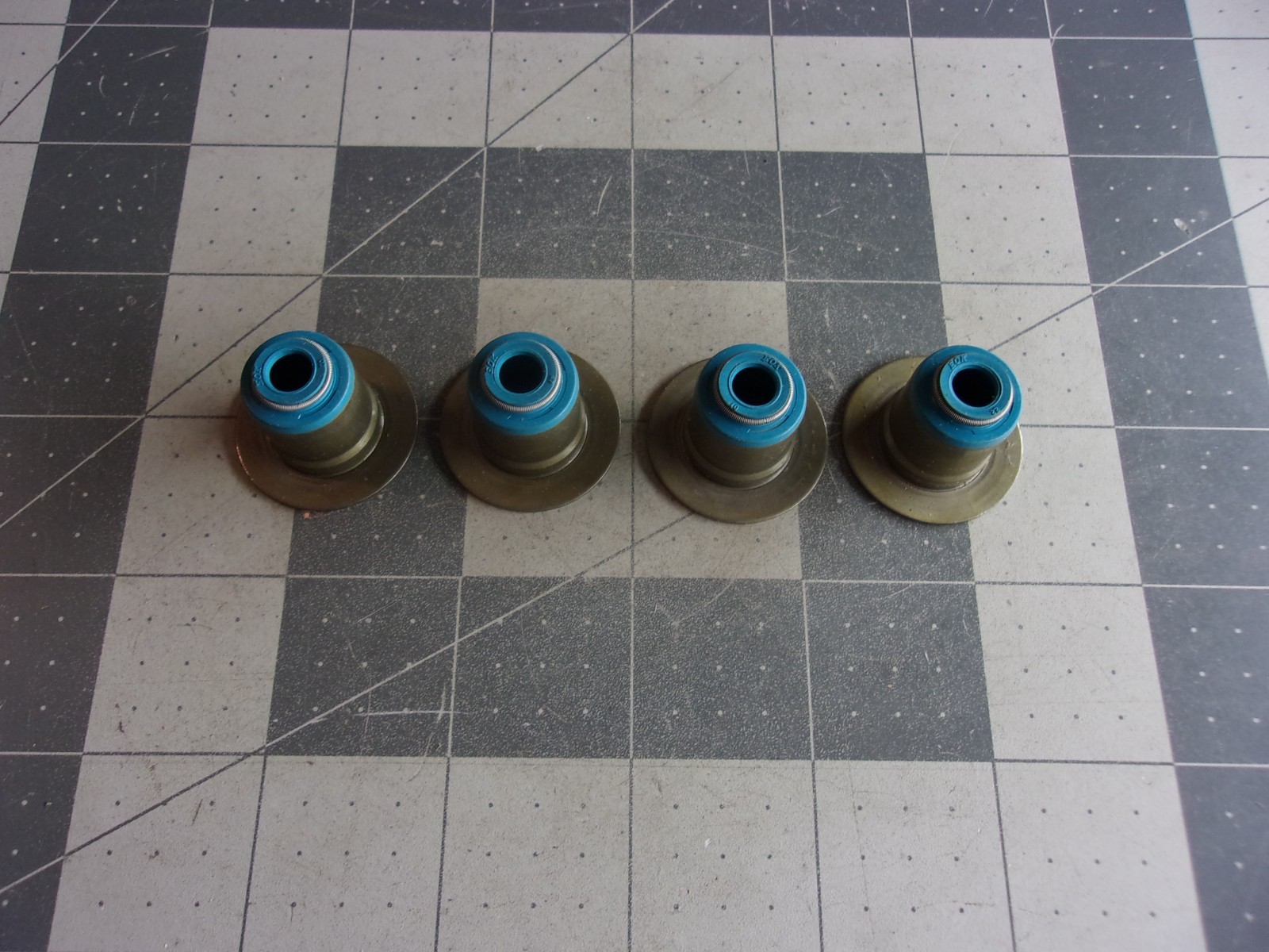 SBI 122-1228 (4) Valve Stem Seals '04 Ford F-450 Super Duty V10 415CI 6.8L