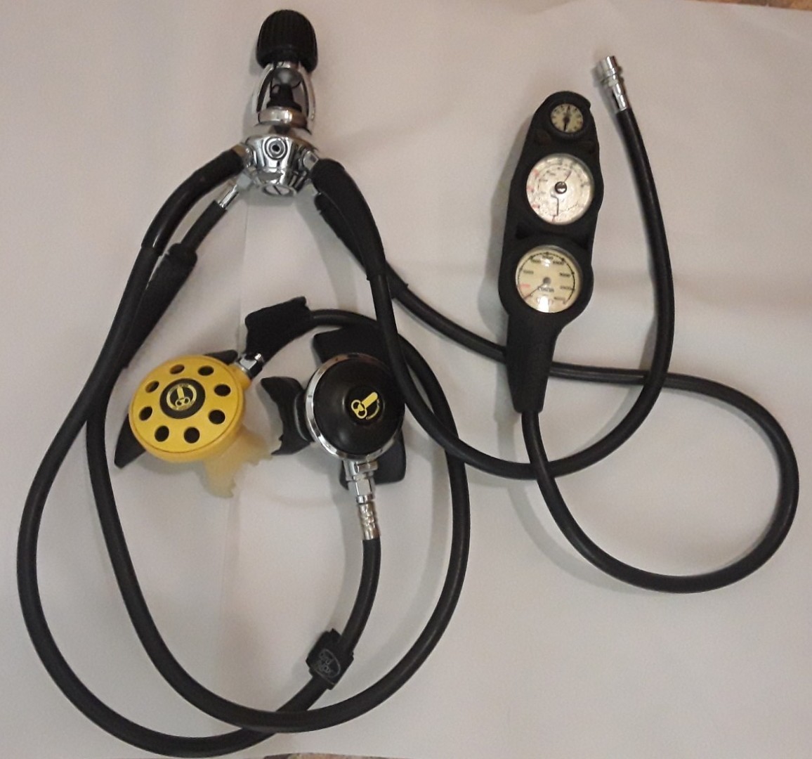 TEKNA Console, 1st Stage AQUA LUNG Conshelf 30, 2nd Stage OCTOPUS 20 Regulator