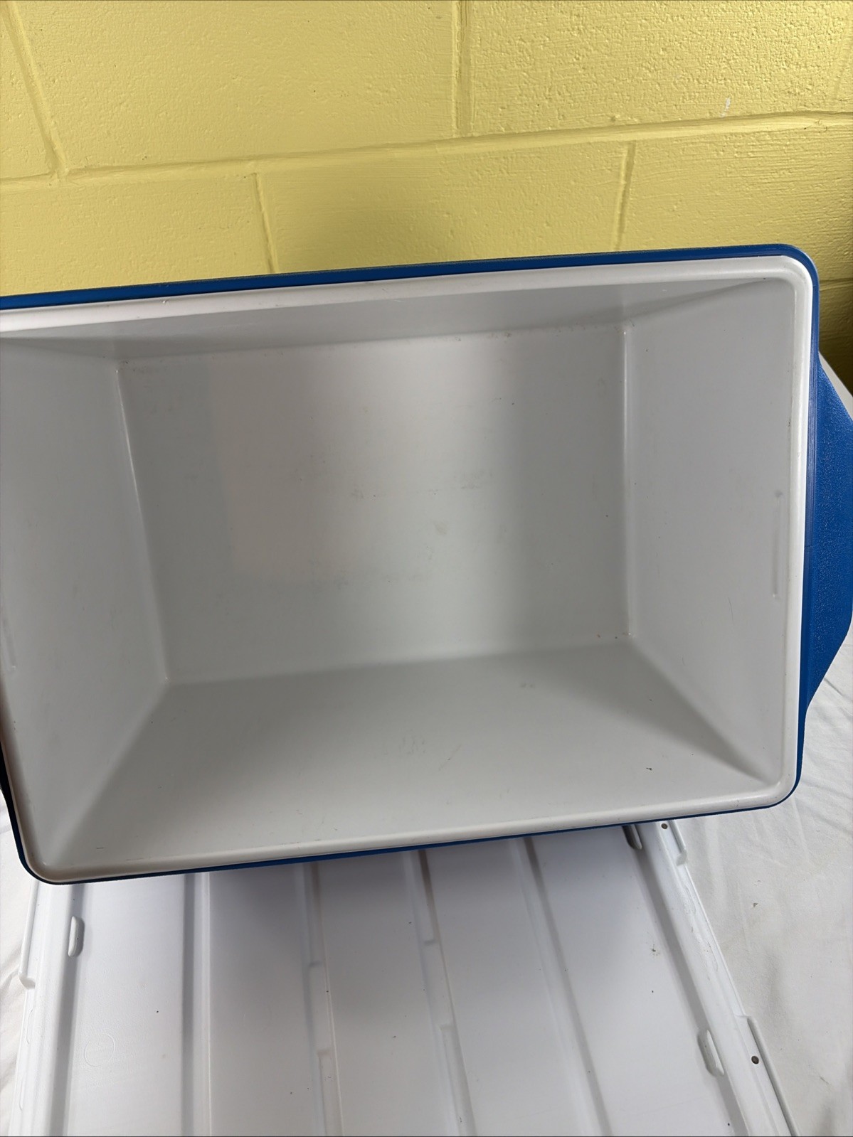 Coleman Party Stacker 24 Can Cooler Stackable Ice Chest Model 9223 Blue