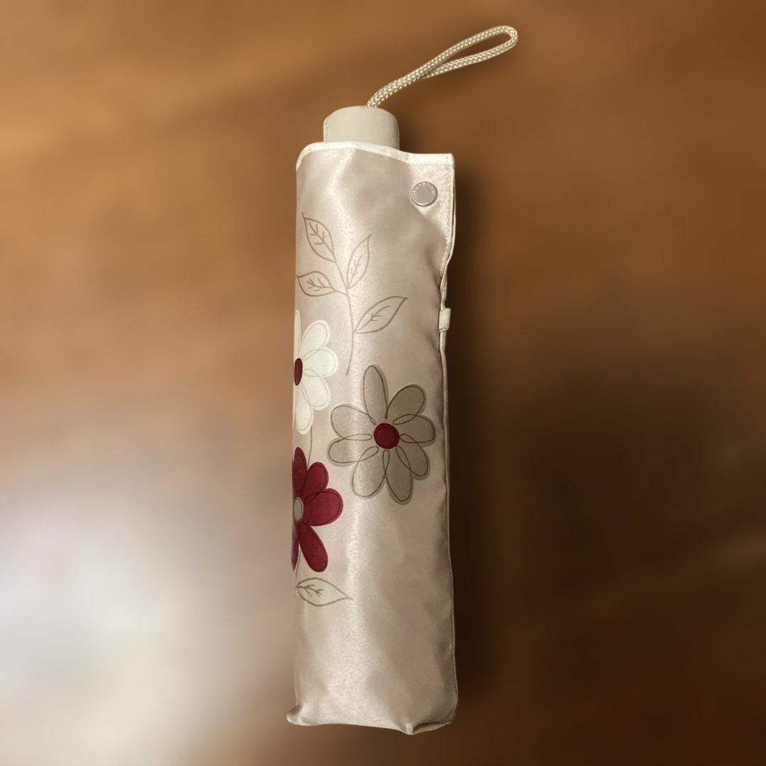 Burberry floral folding umbrella, beige. from Japan