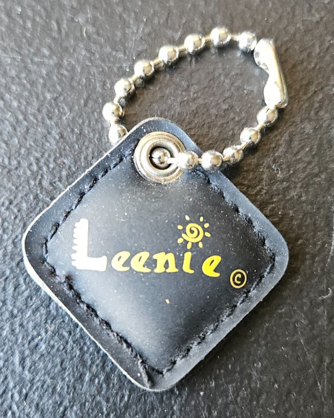 AMERICAN STUDIOS SOUVENIR "LEENY" KEYCHAIN.