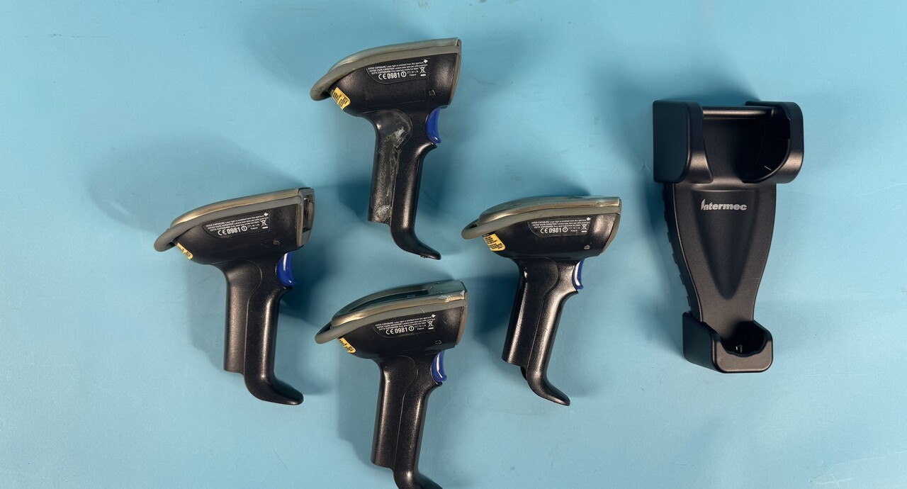 LOT OF 4 INTERMEC SR61BE0400 SCANNERS: 1D/2D/extended range/charger |010-8804191