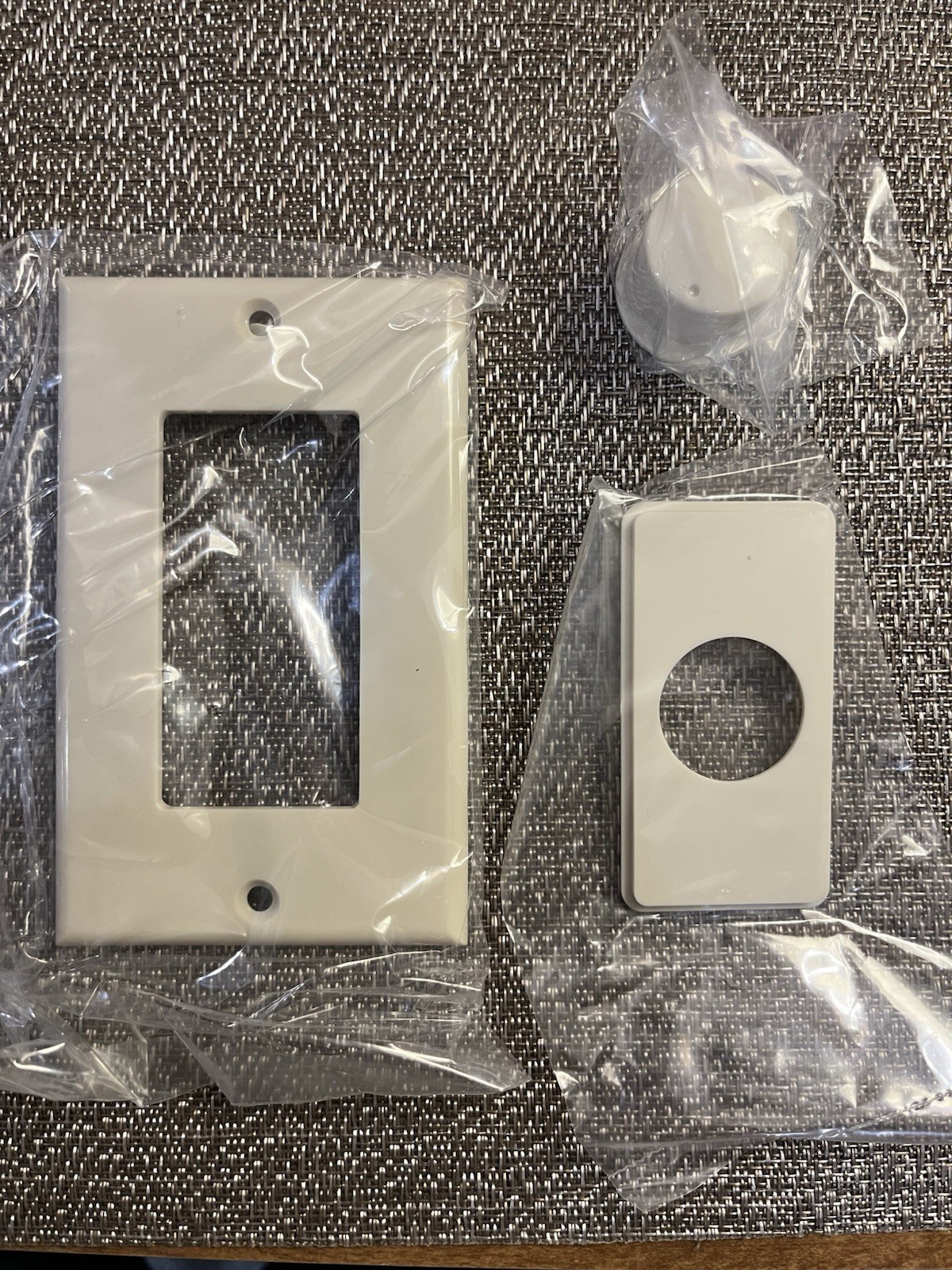 SpeakerCraft Light Almond Volume Control Knob, Plate, Insert and Screws