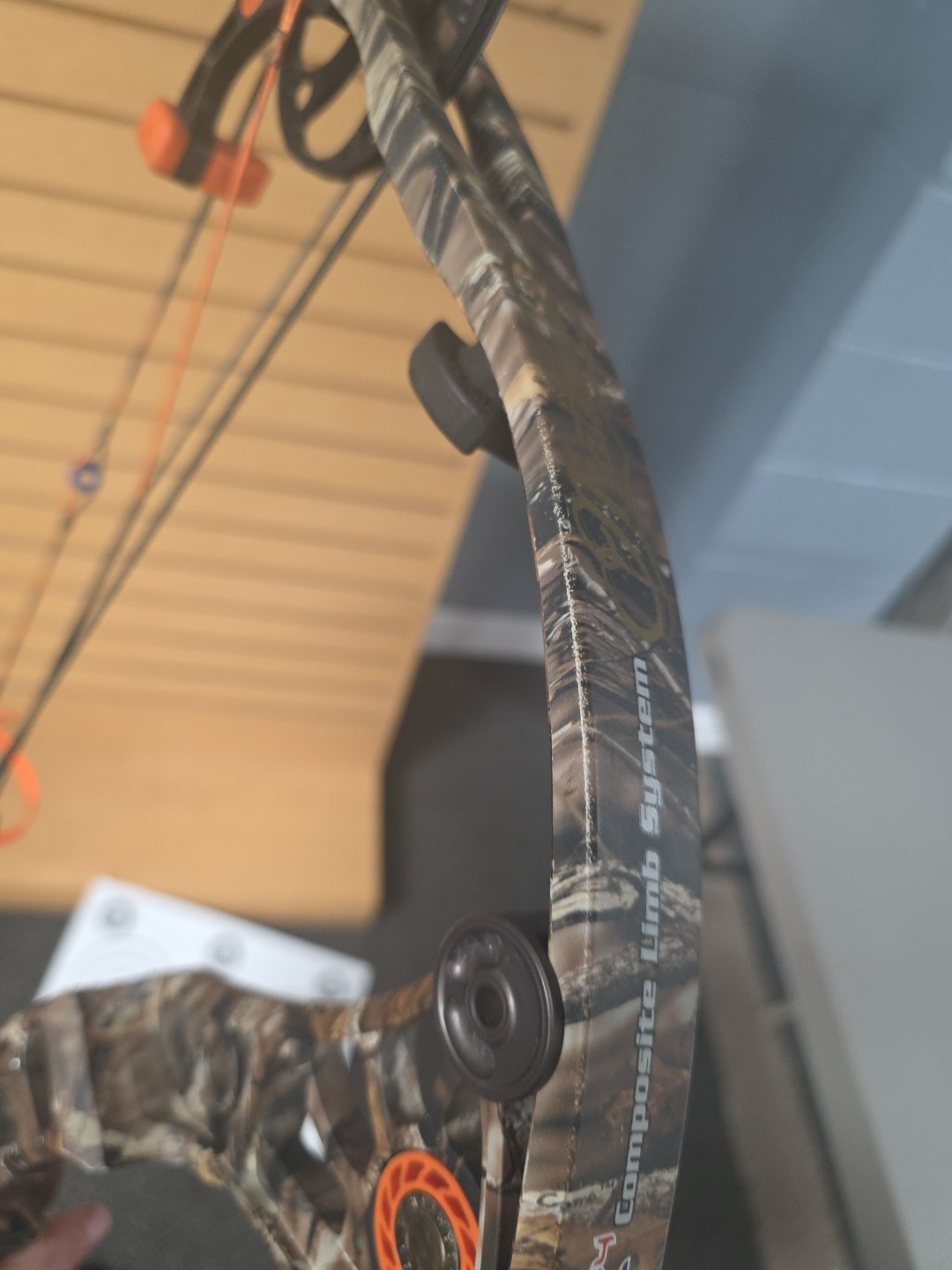 Mathews DXT Compound Bow 50-60 29in Draw Lost Camo