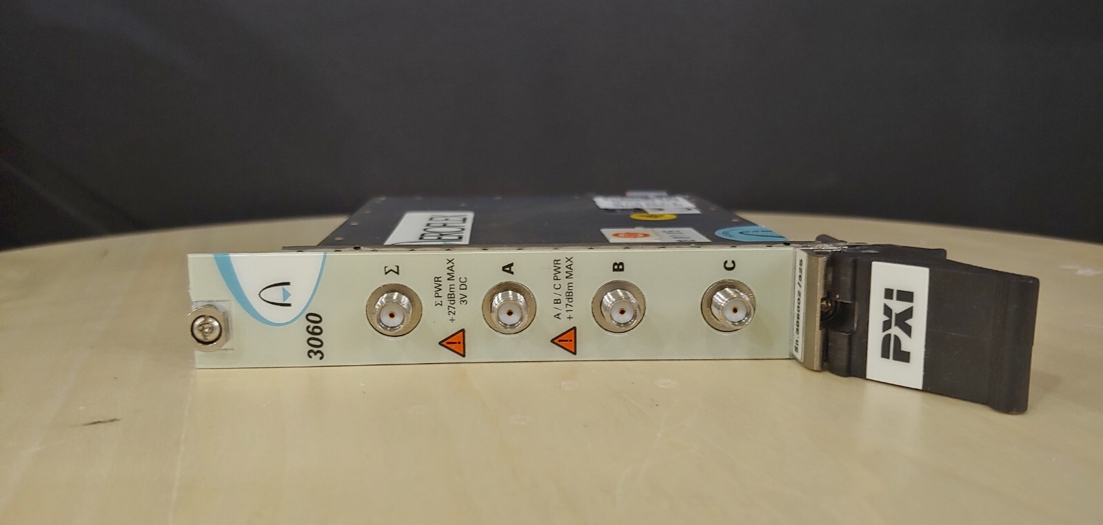 Aeroflex 3060: PXI RF Combiner (325)