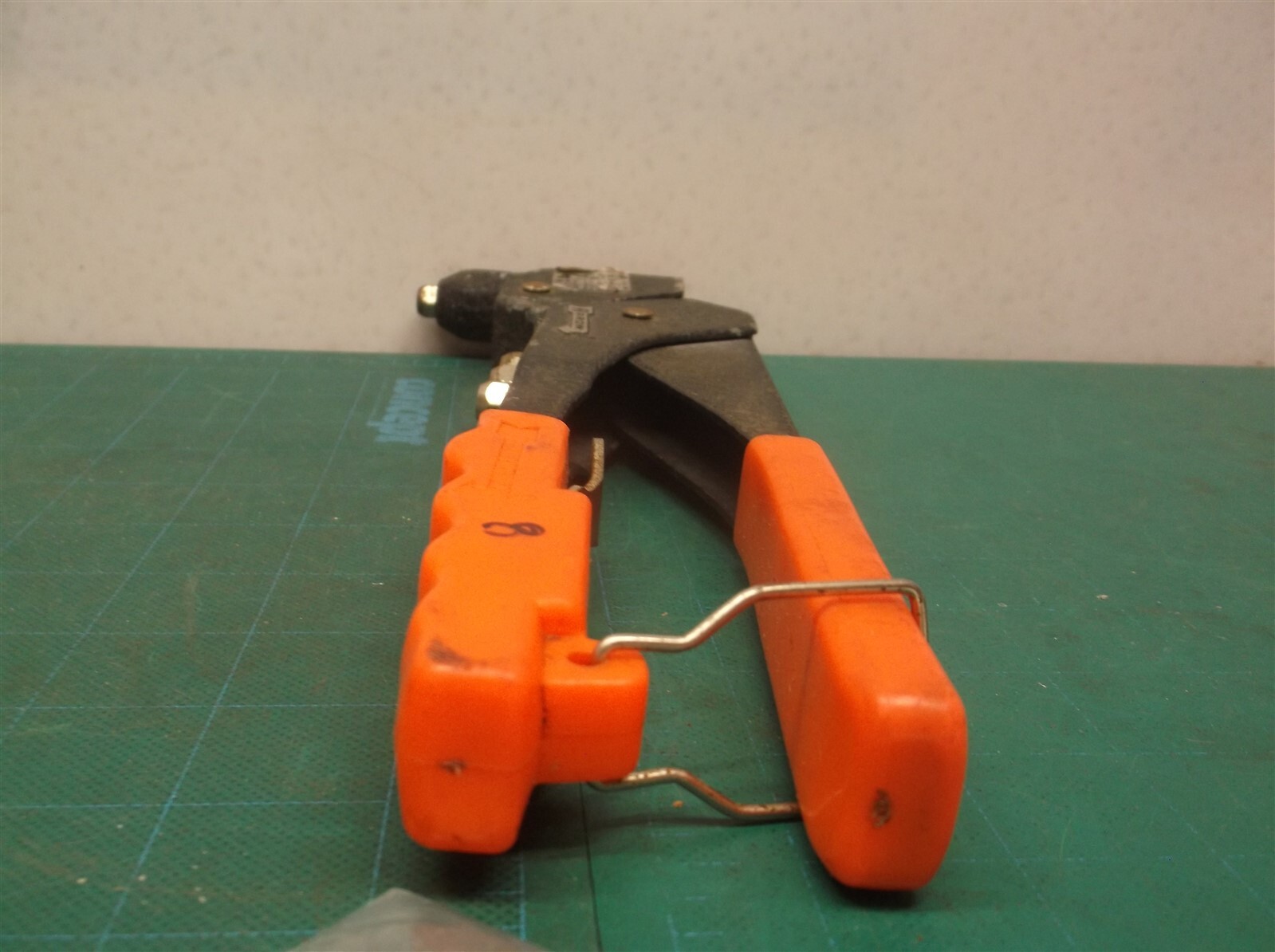 Arrow RHT 300 Swivel Head Rivet Gun Tool