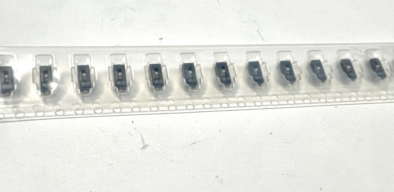 5pcs of CHS-01TA Alt: CHS-01TA1    Slide Dip Switch, SMD, SPST, Latched,