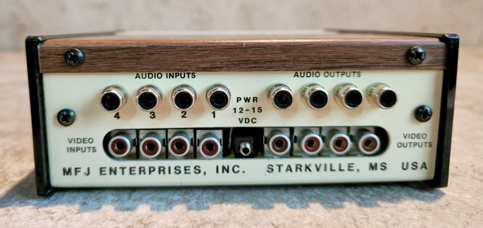 MFJ Enterprises FFJ-1410 Video-Audio Distribution Amplifier Untested