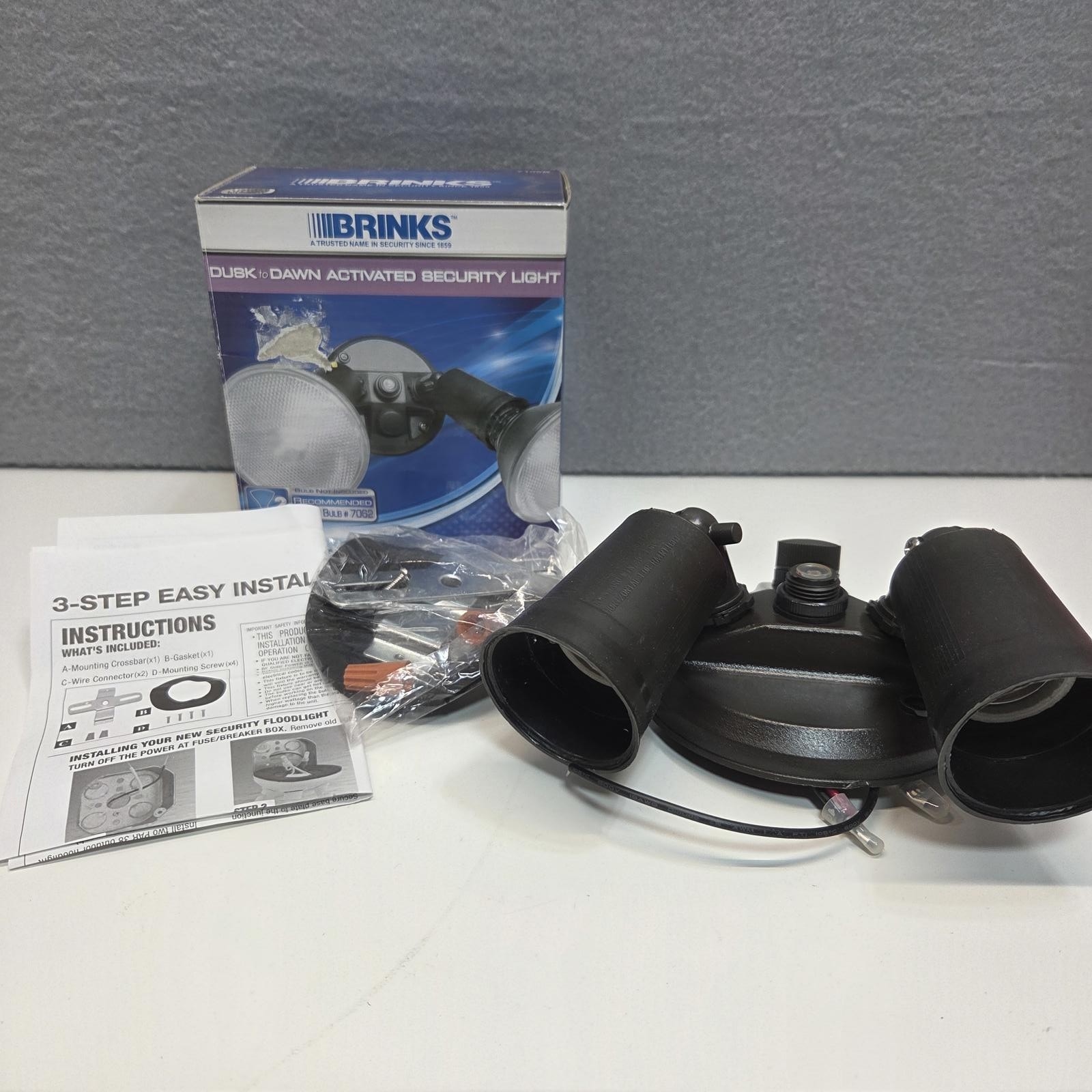 Brinks Dusk to Dawn Activated Security Light Wired Bronze NEW