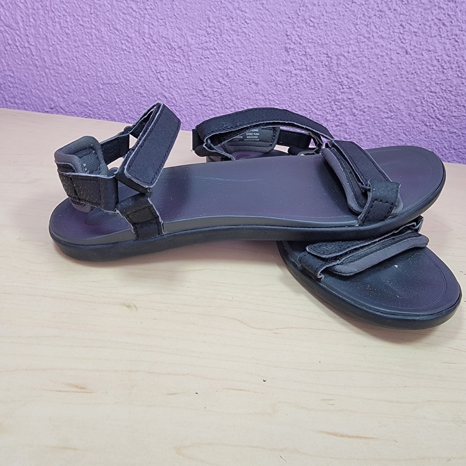 Used OluKai LUANA Hook & Loop Sandal, Black Women's Size 9