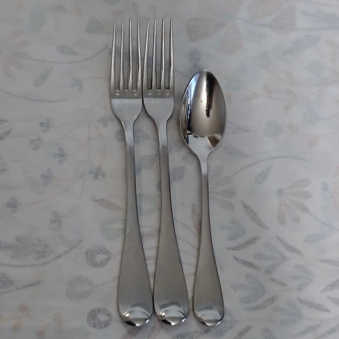 3 Pieces Oneida Islet Stainless 2 Salad Forks 1 Teaspoon Glossy USA