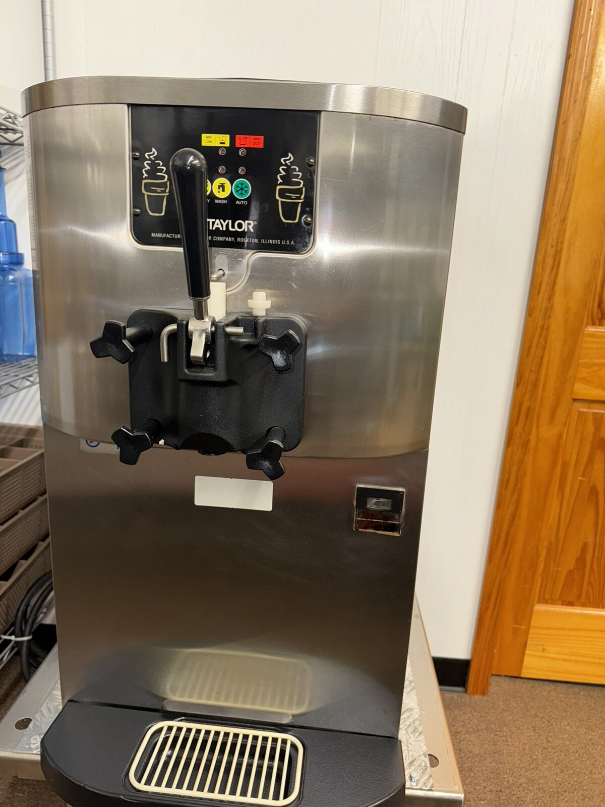 Taylor C707-27 Soft Serve Frozen Yogurt Ice Cream Dispenser. Air Cooled 1 Phase