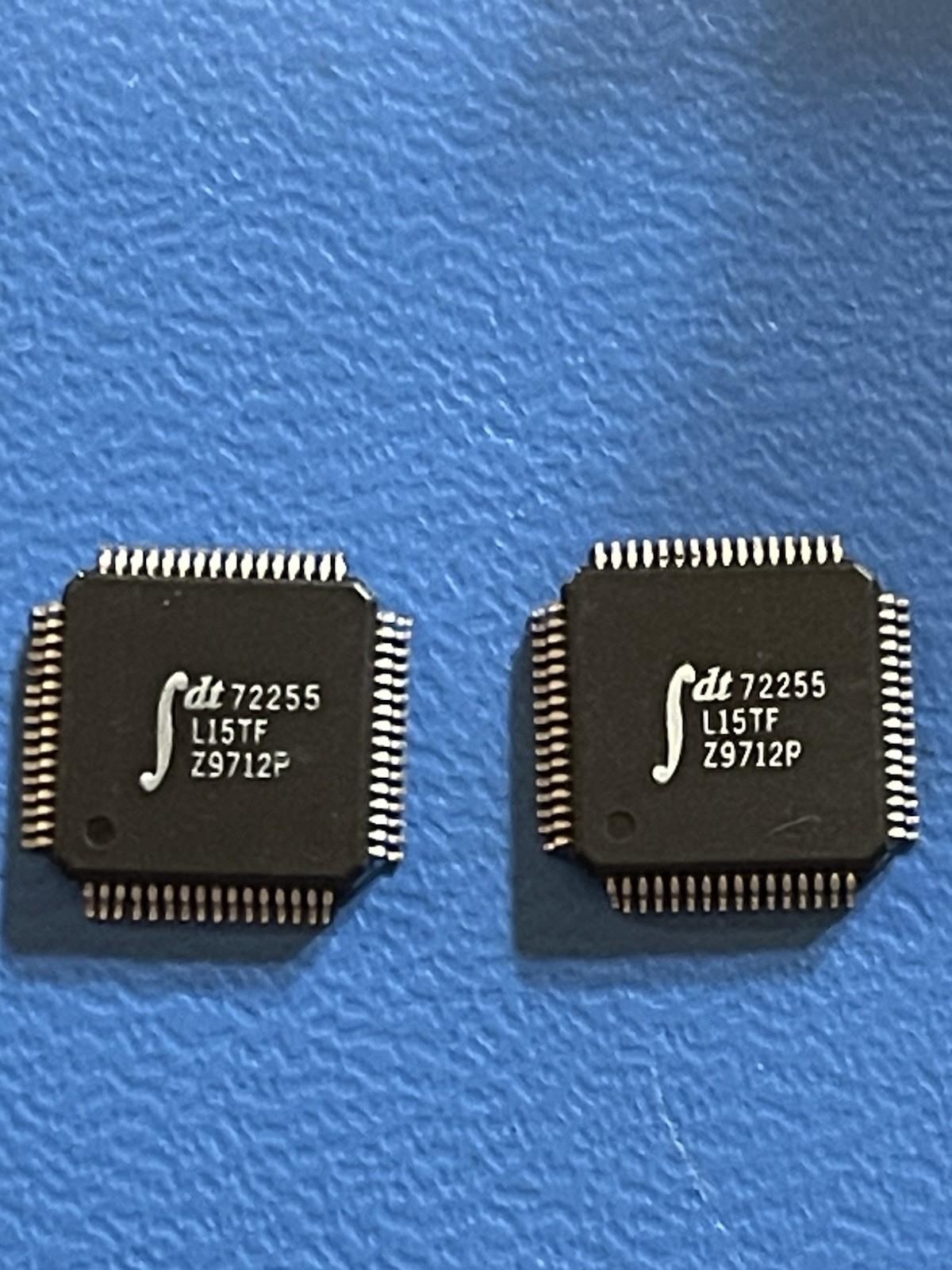 IDT72255L15TF IC FIFO 8K X 18 SYNCHRONOUS CMOS 10ns PQFP 64-PIN IDT (LOT OF 1)