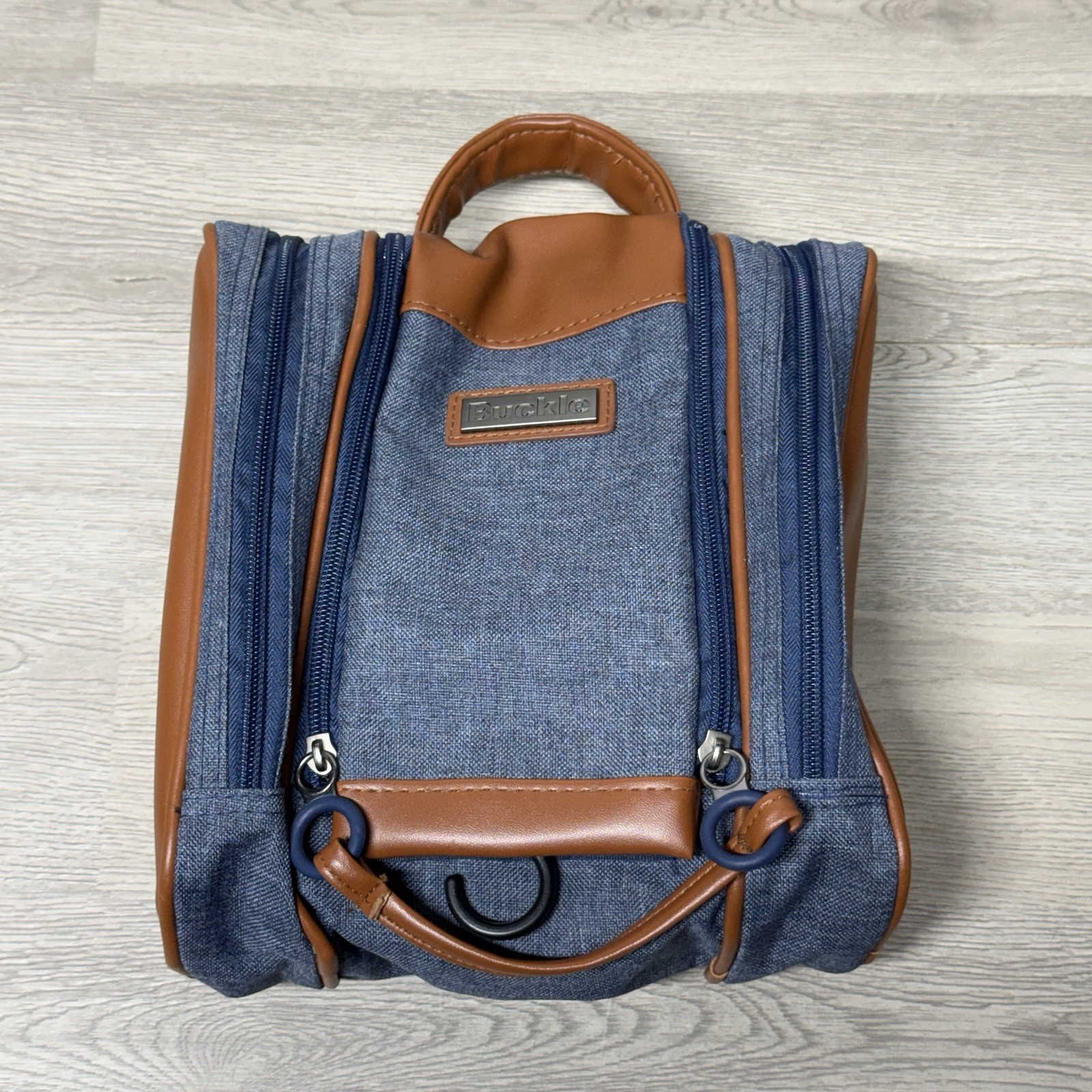 The Buckle Brand Travel Toiletries Overnight Bag EUC Unisex