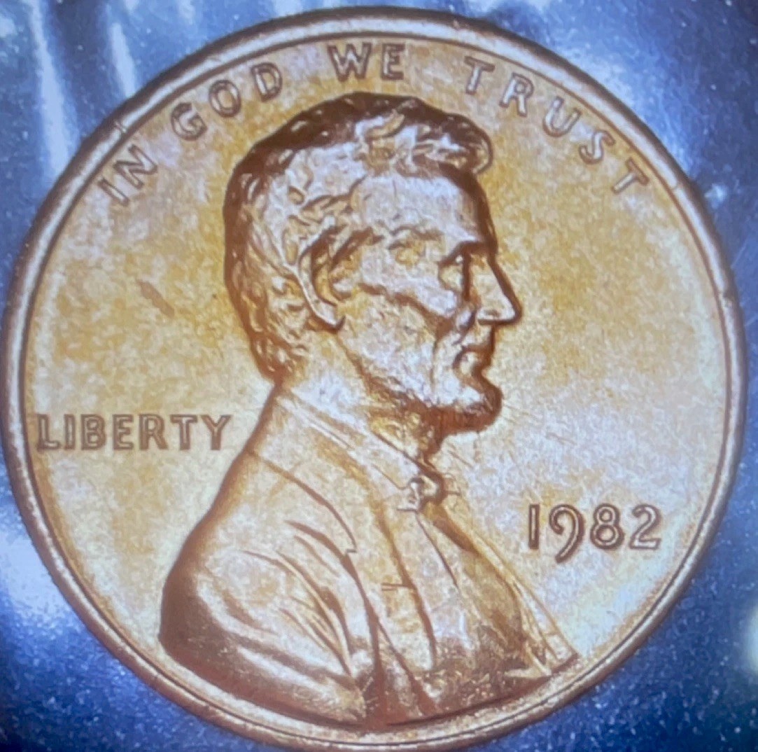 1982 RD 3.1 gm Bronze Uncirculated Lincoln Memorial Small Date Cent.