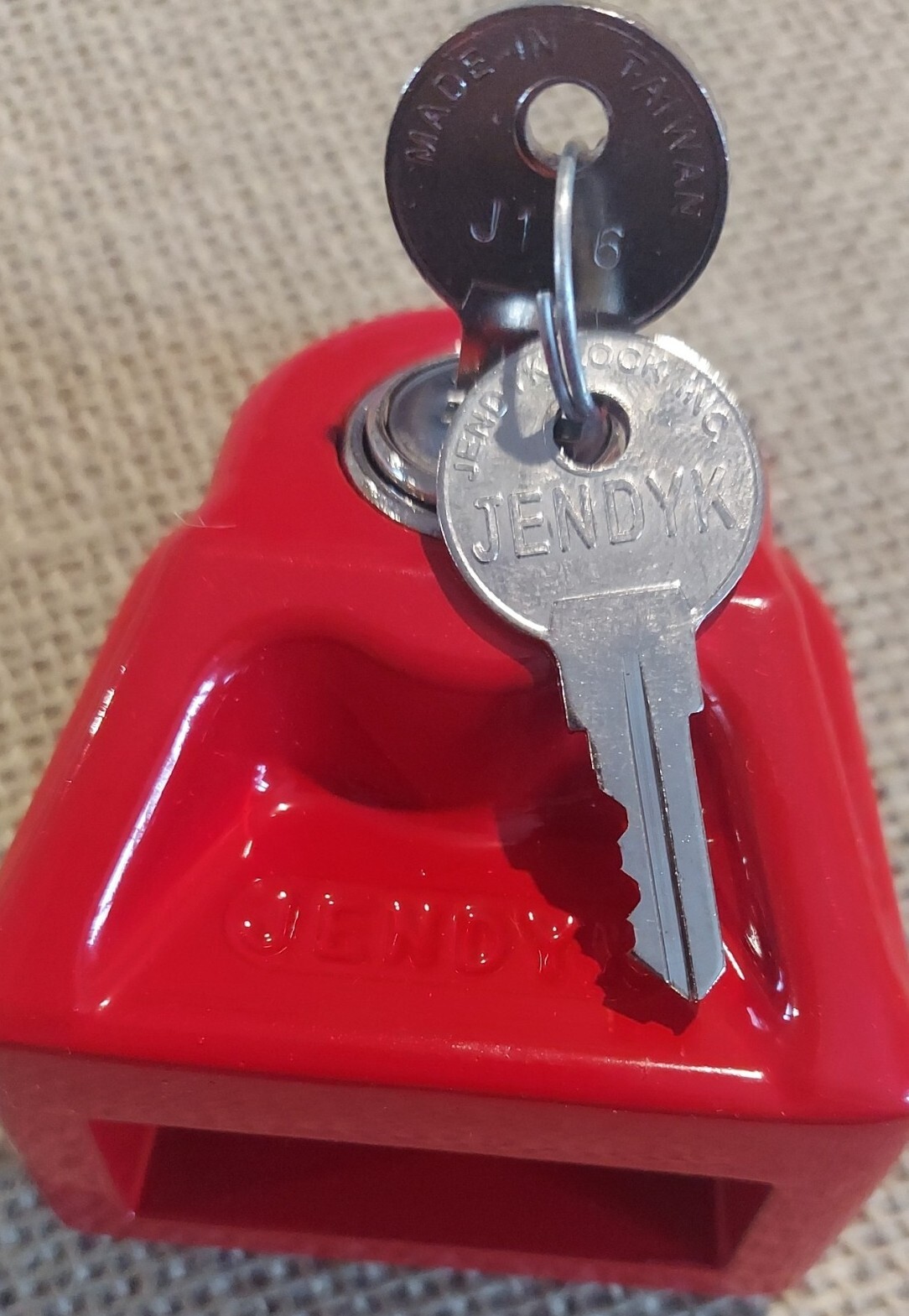JENDYK Gladhand Lock, with 2 keys.