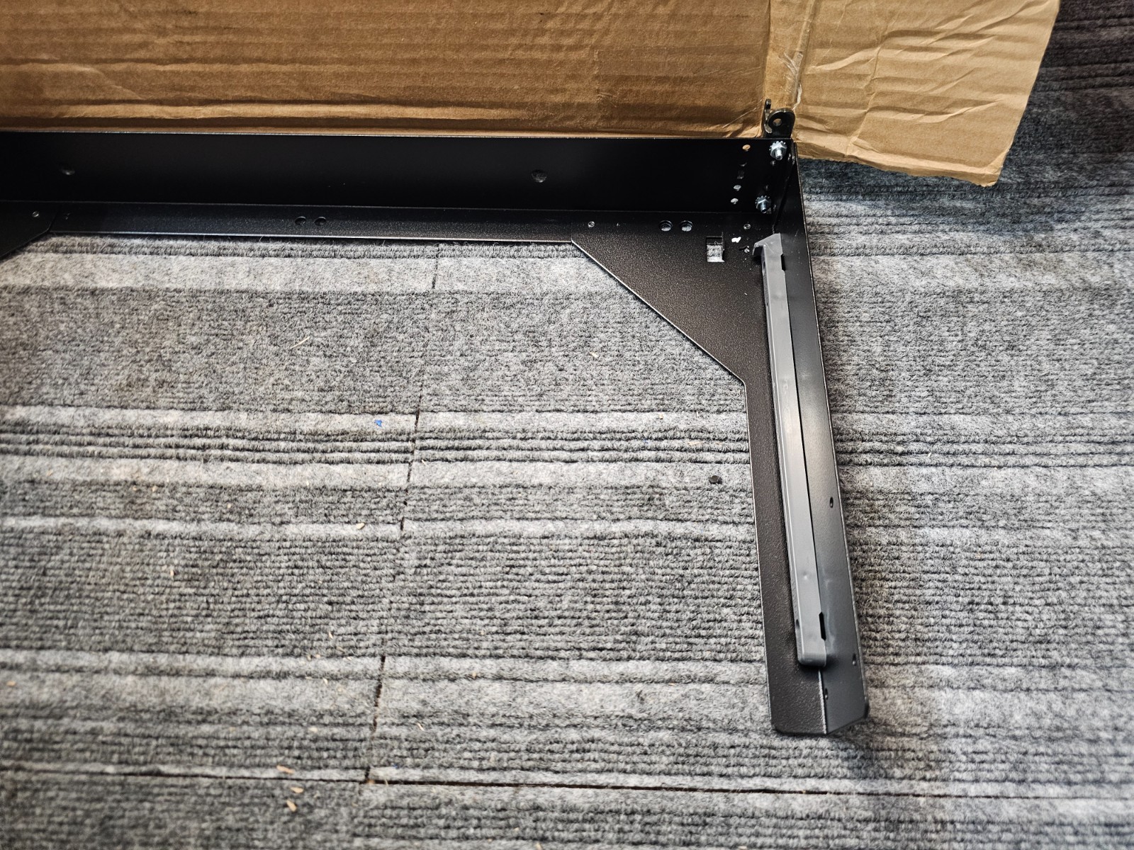 75407382 CFM 2ft Pack Shelf Frame/ Extrusions Black *PICTURED ITEM ONLY*