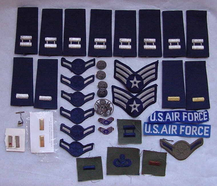 US AIR FORCE MILITARY LOT OF 46 - RANK INSIGNIA, CREST, USAF TAPE, BUTTONS + -FS