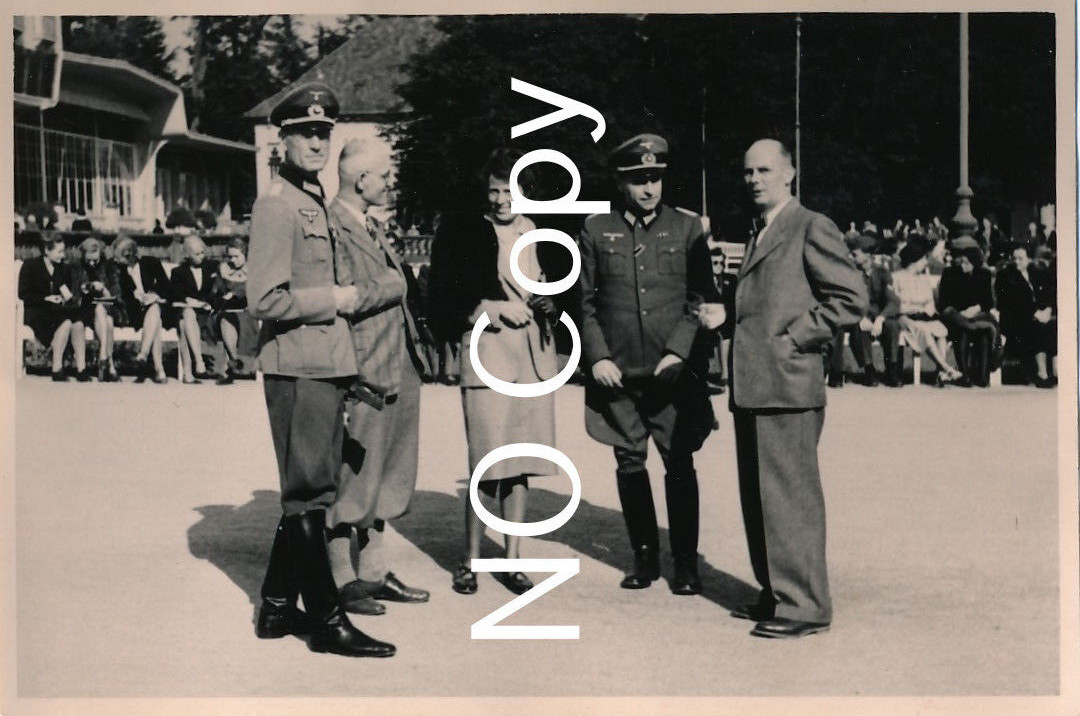 Photo WK2 - Wehrmacht Officers in France Talking to Citizens. X117